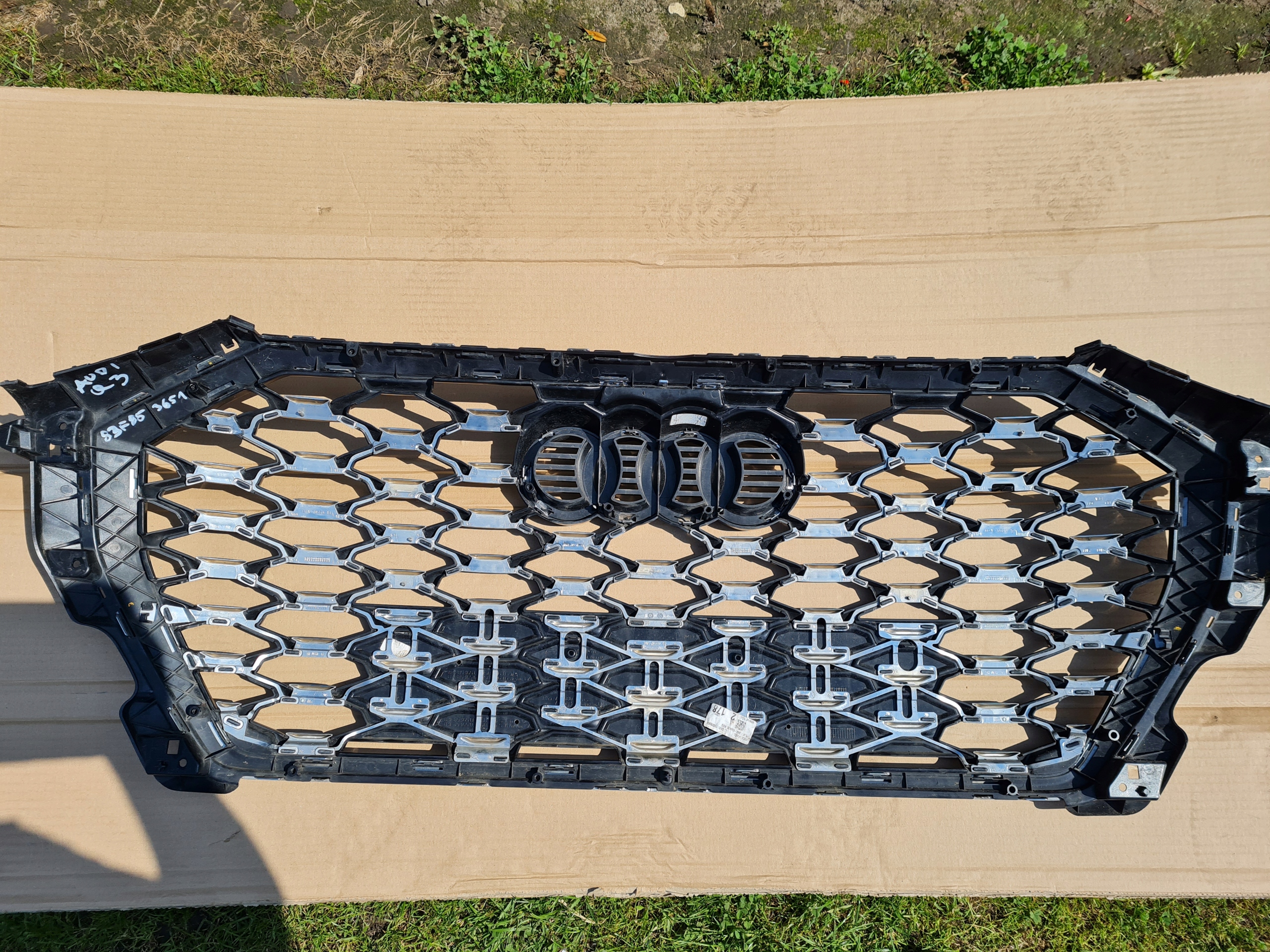 Audi Q3 Kühlergrill FRONTGRILL Kühlergitter 83F853651 - Thumbnail 5