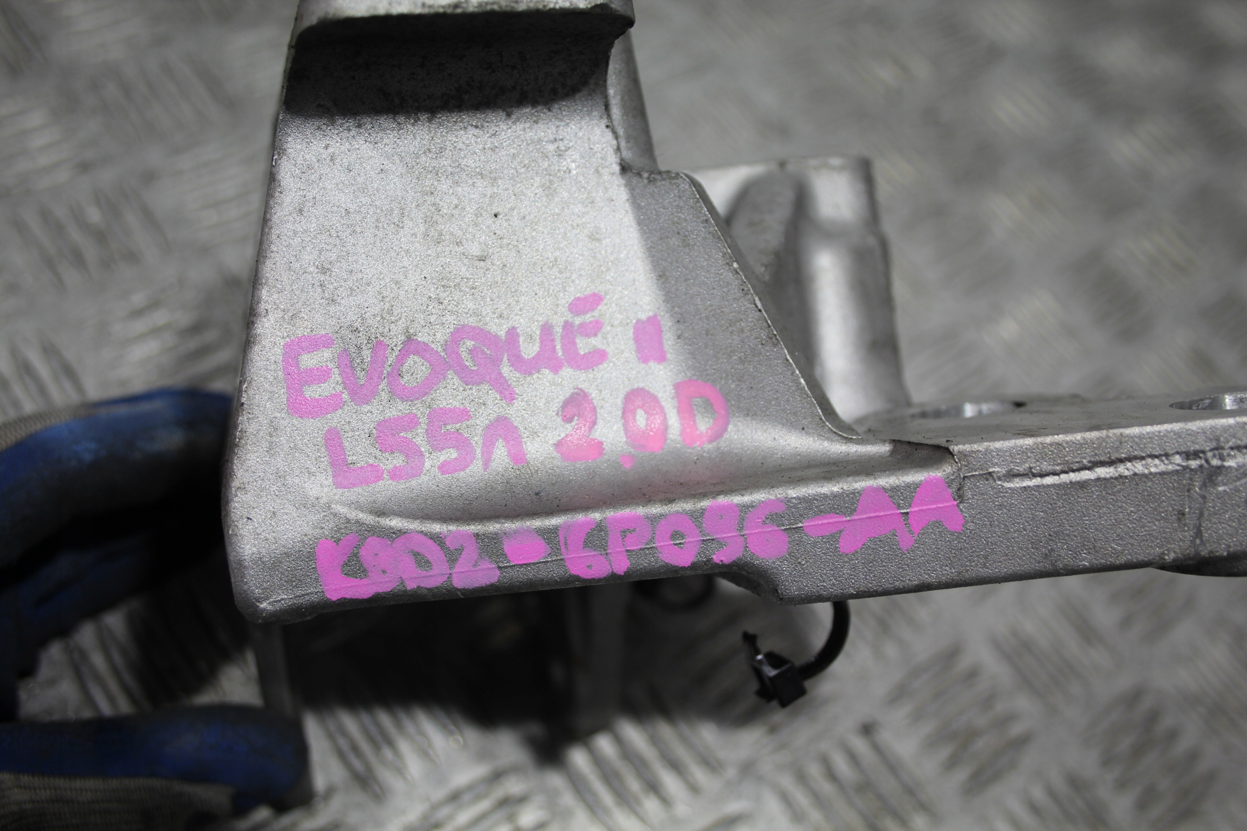 SUPPORTO STAFFA MOTORE EVOQUE II 2 L551