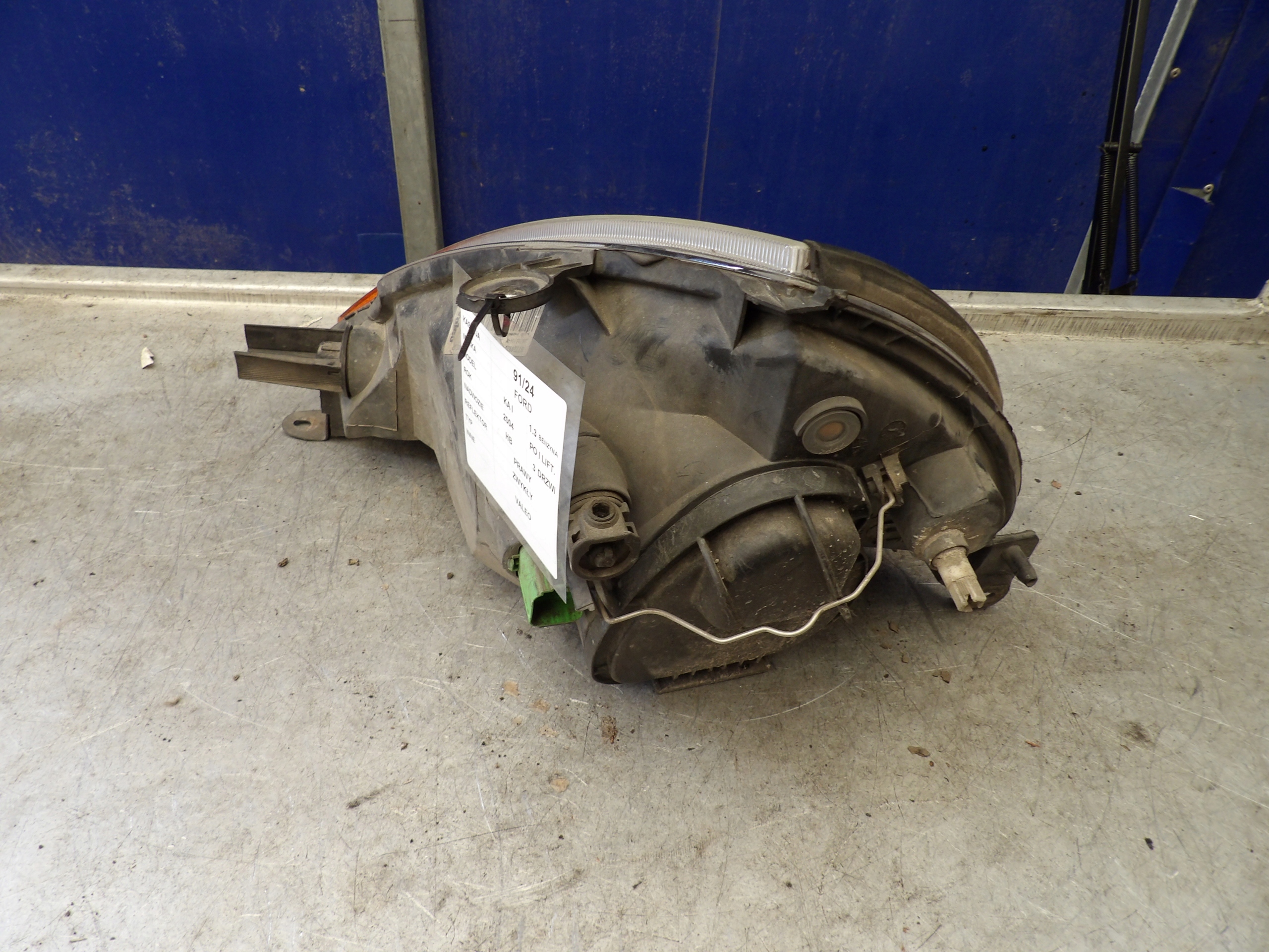 Ford Ka and light front right 67724920
