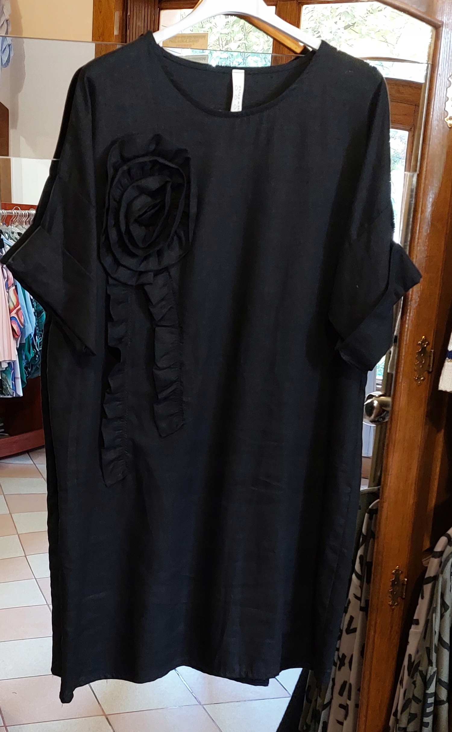 LUX LUNA włoska lniana sukienka czarna z kwiatem Fason oversize