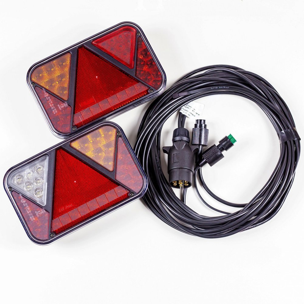 

Zestaw Lampy tylne z wiązką 4,5m 7PIN do przyczepy