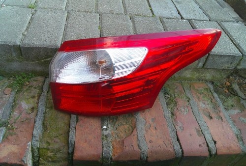 FORD FOCUS MK3 3 III KOMBI 10-14r PRAWA LAMPA TYŁ LED ORY EU !