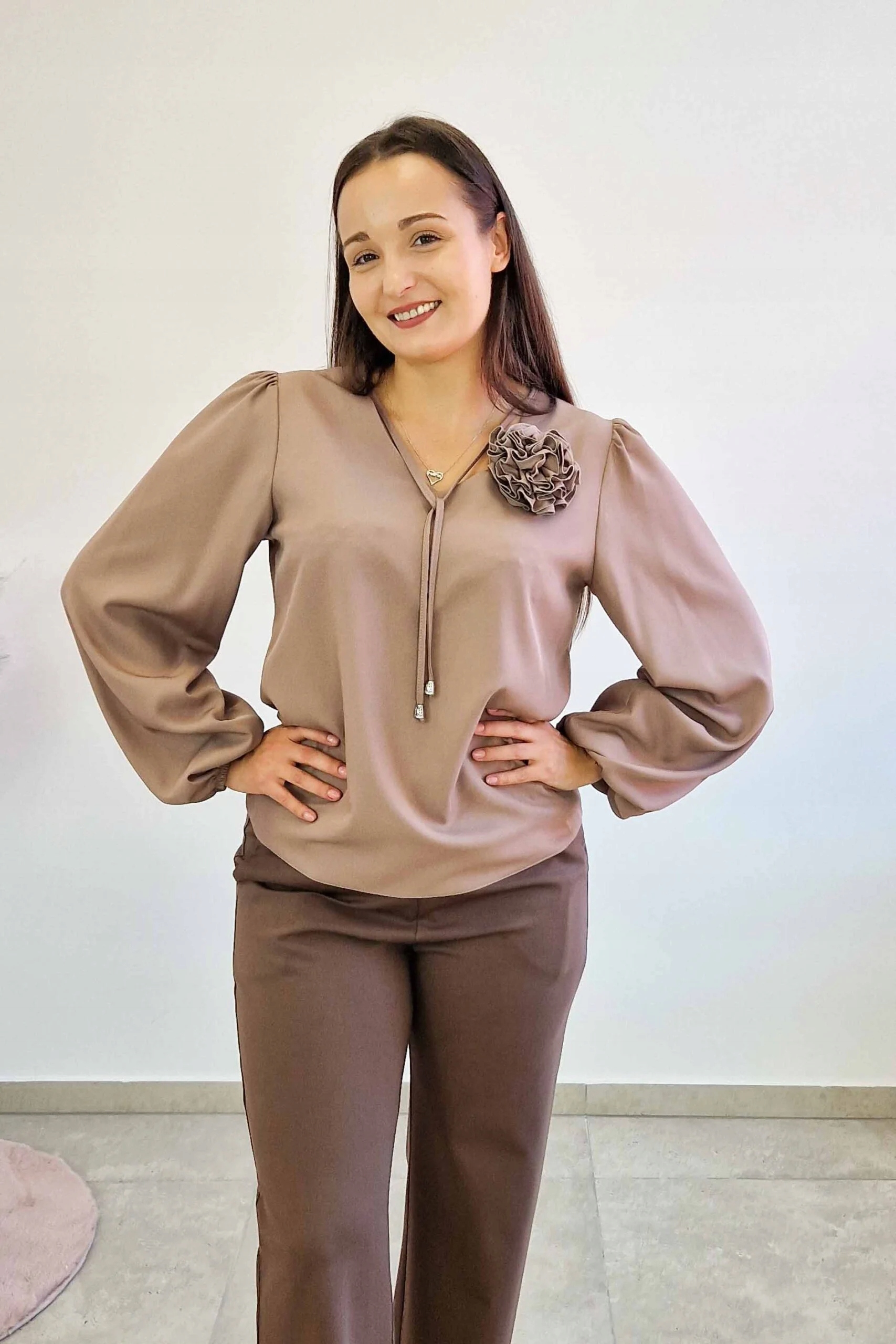 Elegantní dámská halenka s připínací růží Fango 38