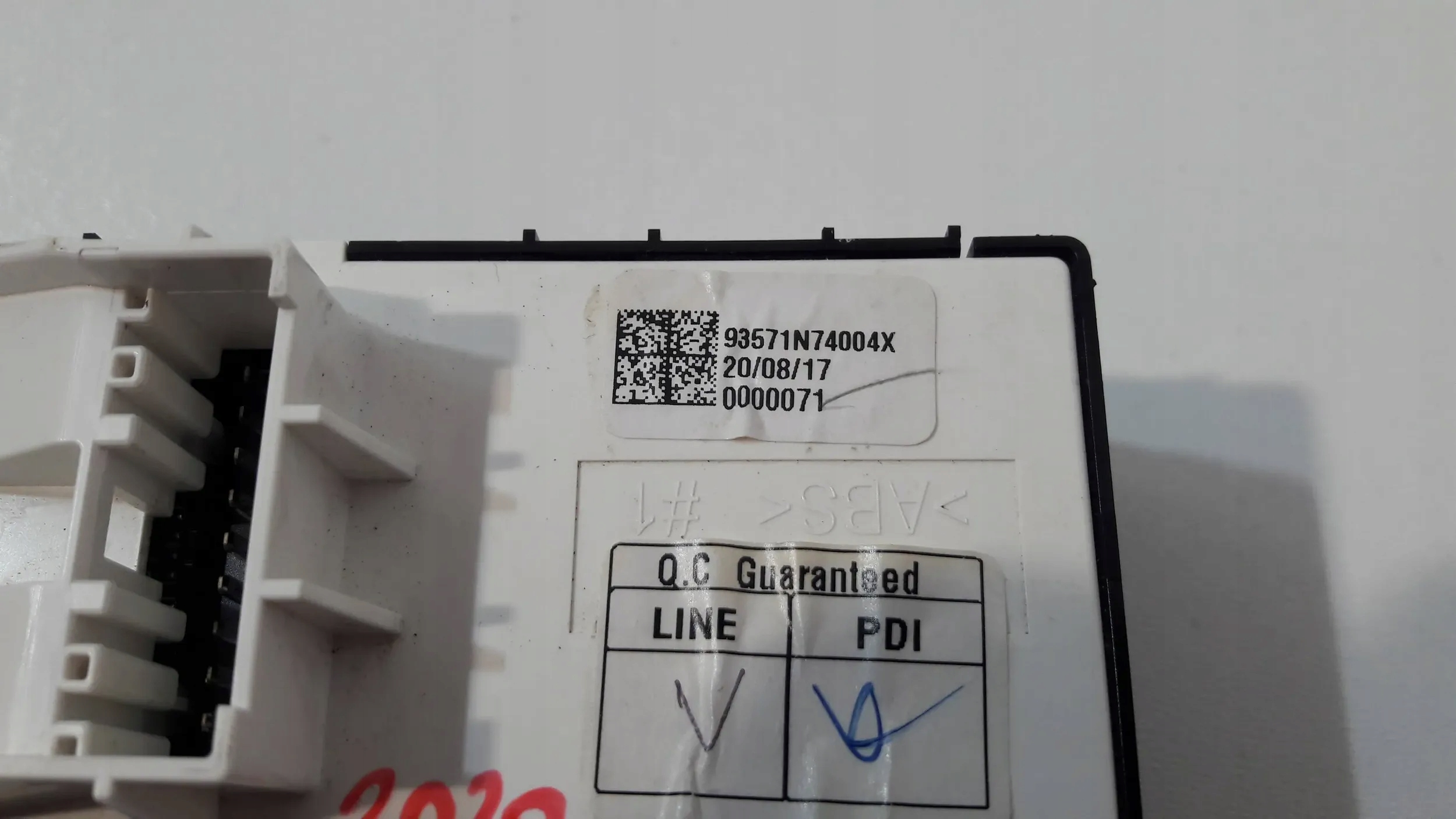 Hyundai Tucson IV NX4 window control switch left 98571-N7400 (P12)