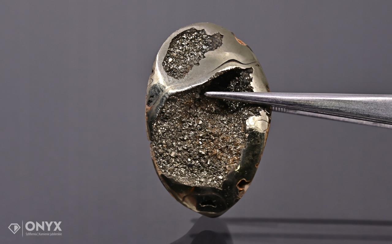 Amonit spiritizovaný nepravidelný 34x22 mm