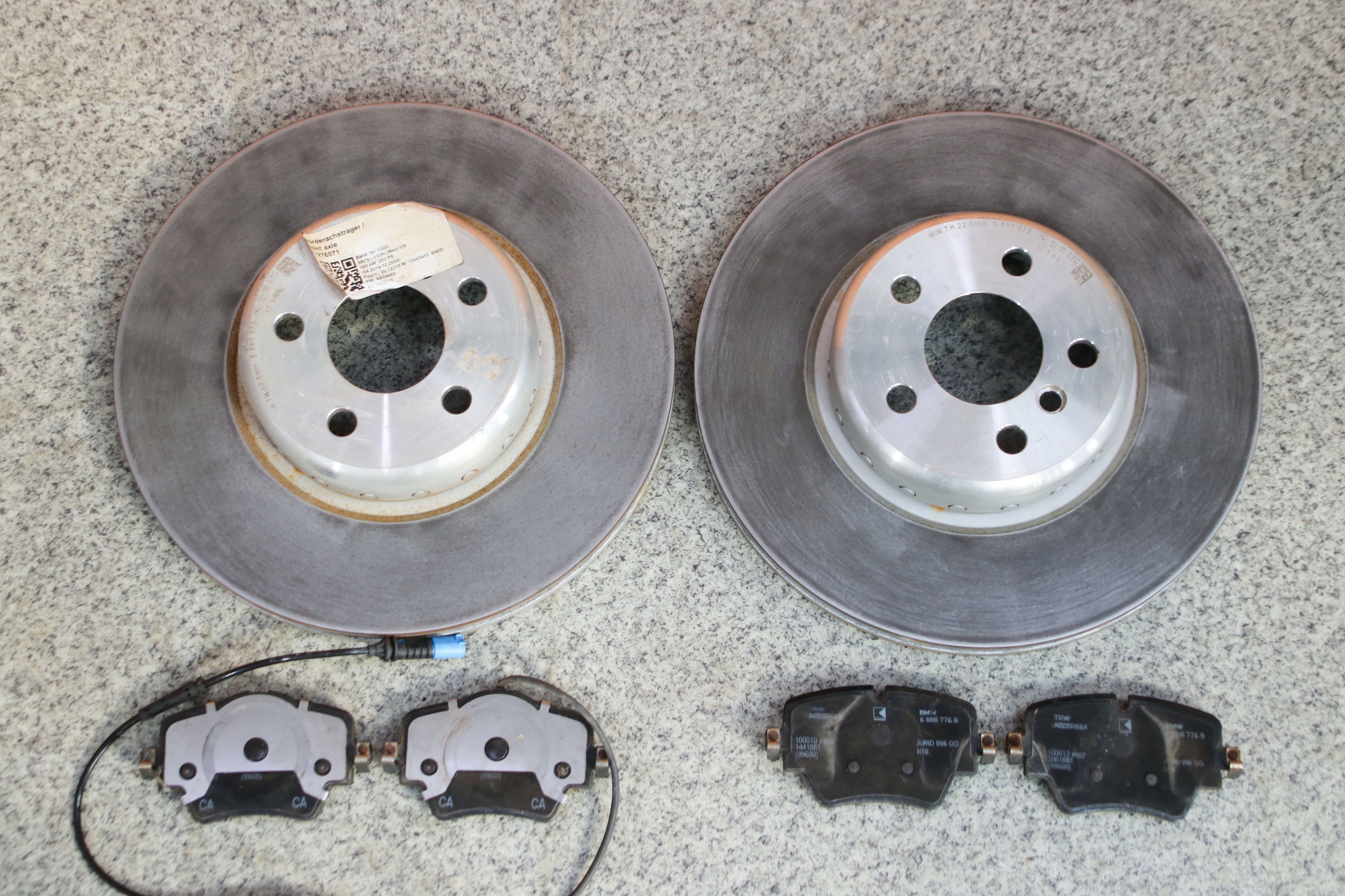 BMW G20 330i discs plates front 330x24 6 km !!!