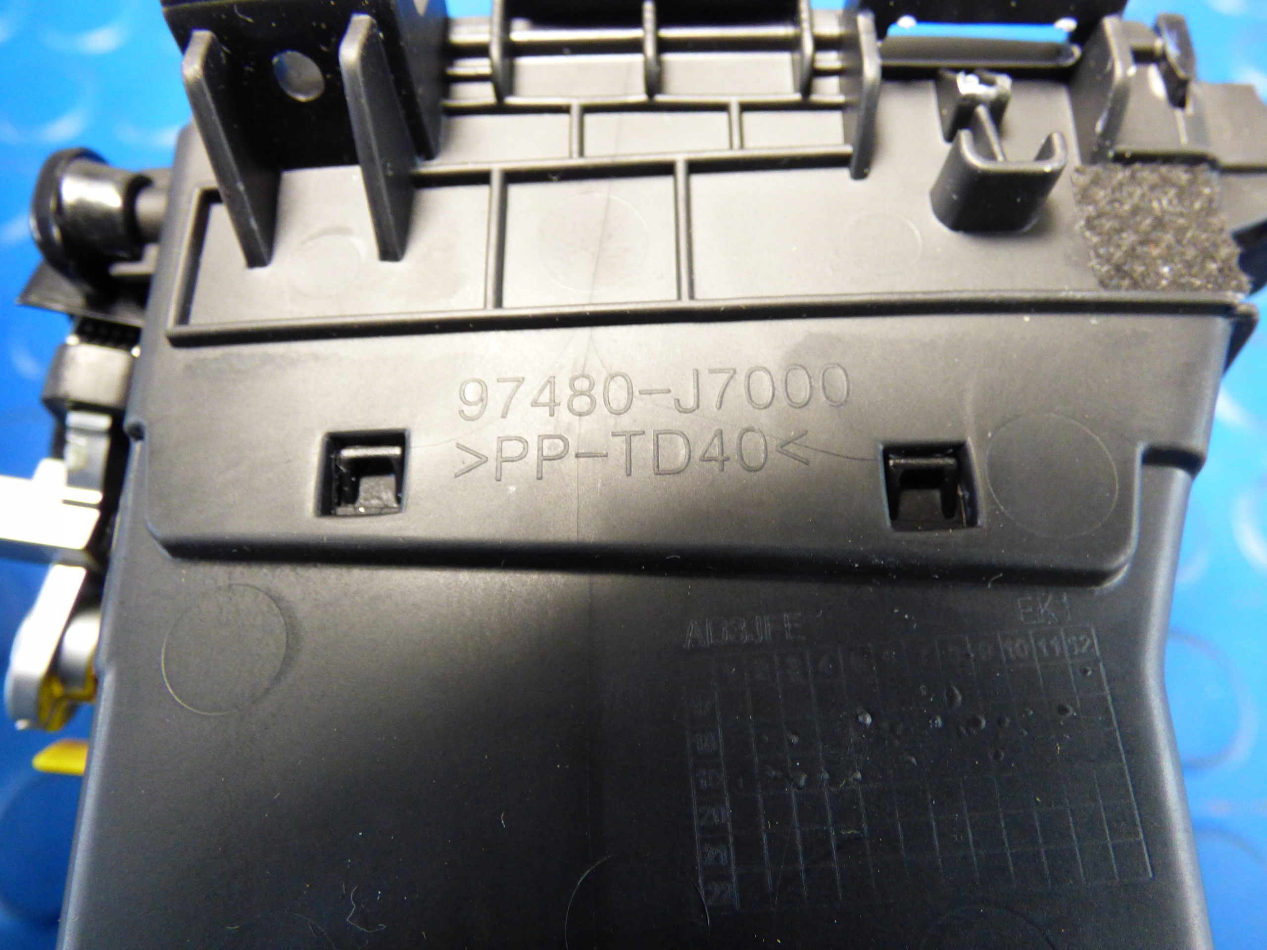 grid air conditioning devices left right the centre KIA CEED III