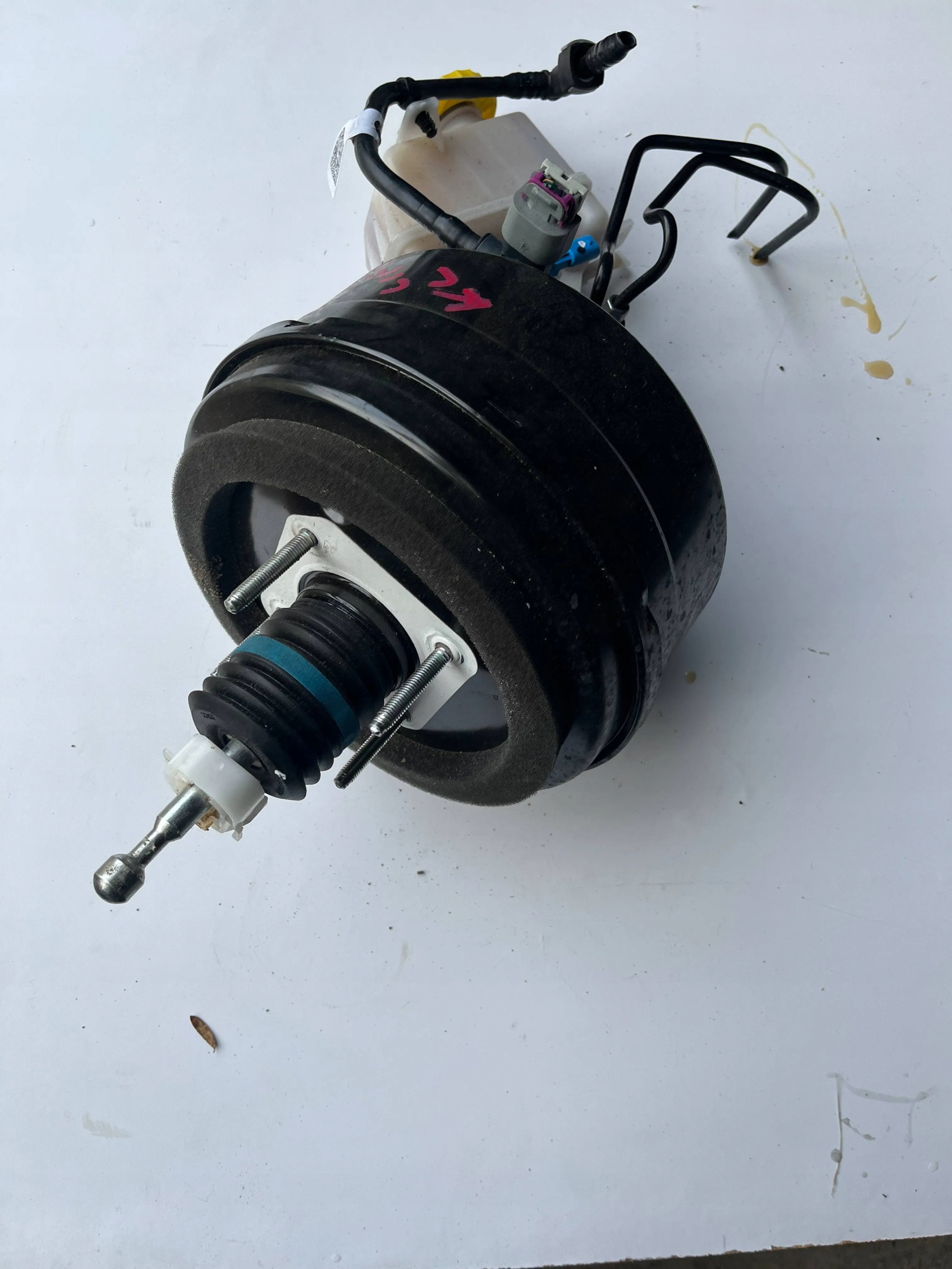 68290526 - JEEP CHEROKEE KL LIFT СЕРВОПРИВОД ГЛАВНЫЙ ТОРМОЗНОЙ ЦИЛИНДР 19R