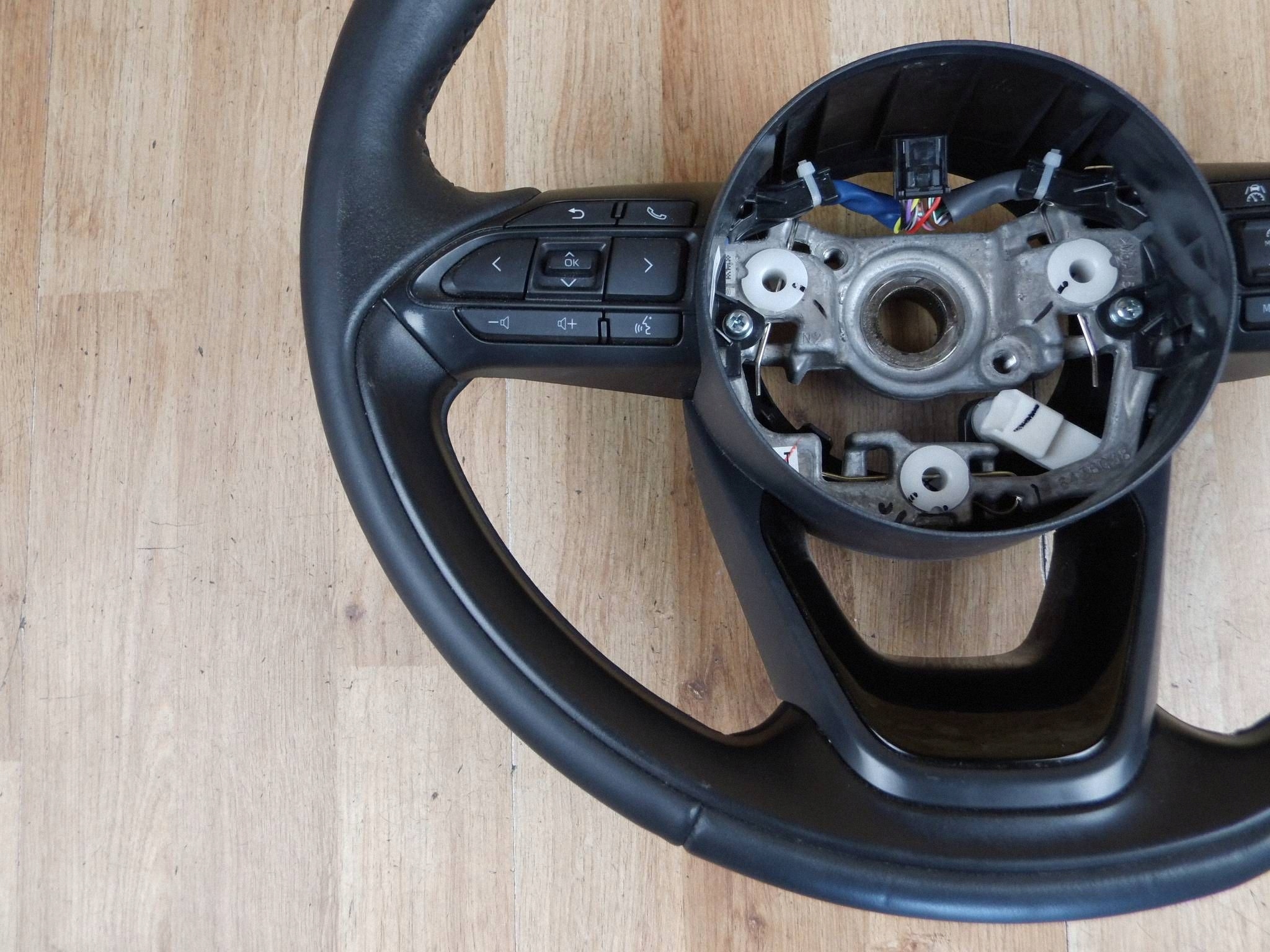 Toyota Yaris IV lenkrad 45100K0140