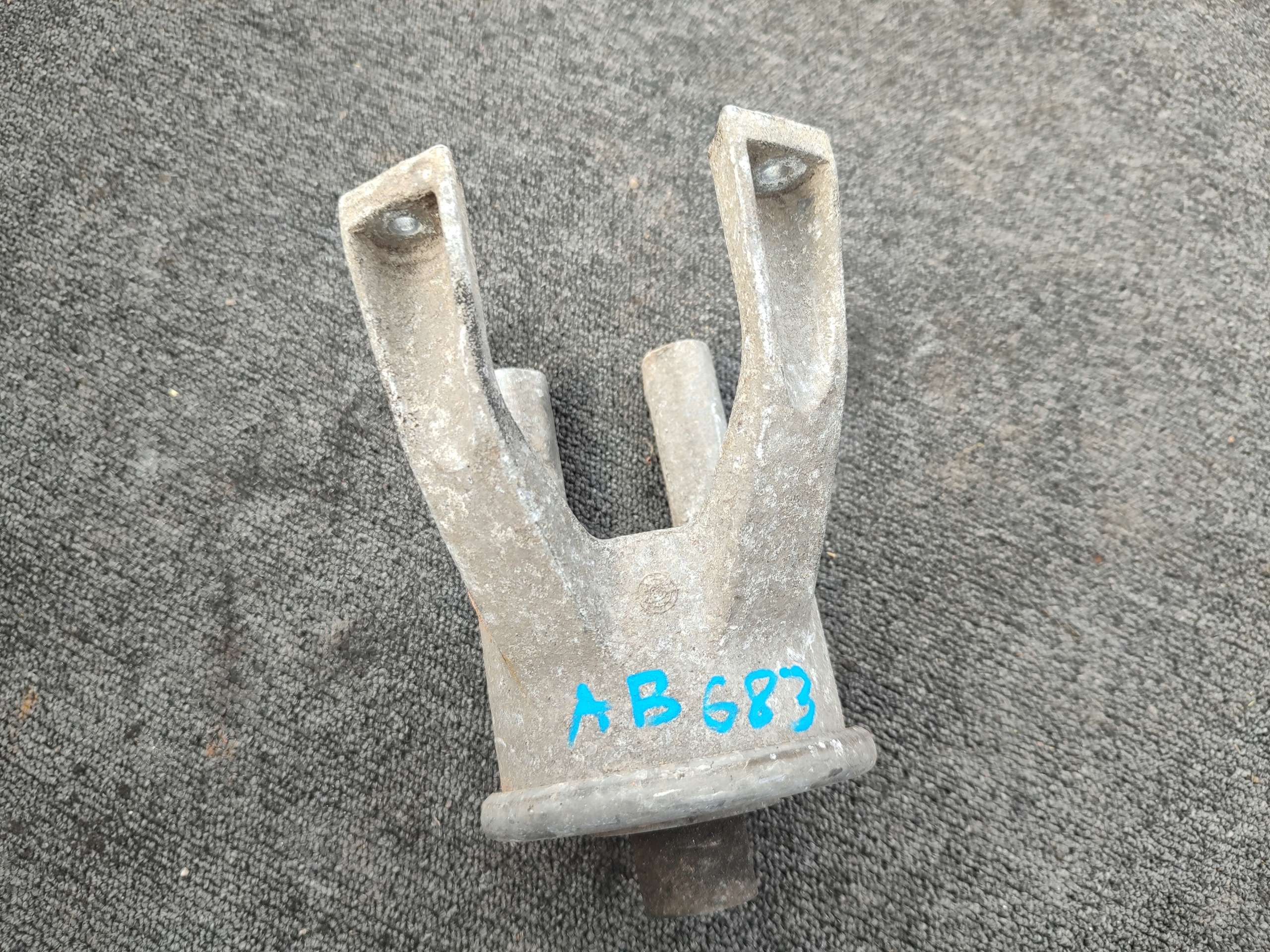engine mount VOLKSWAGEN TRANSPORTER T5 03-15 V05440
