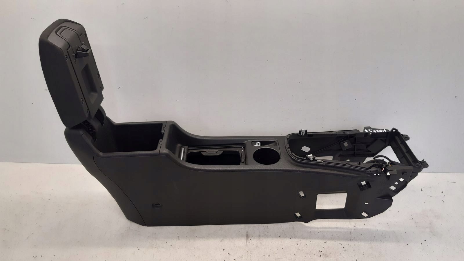 armrest adjustable tunel Opel Astra J kombi 1,4T