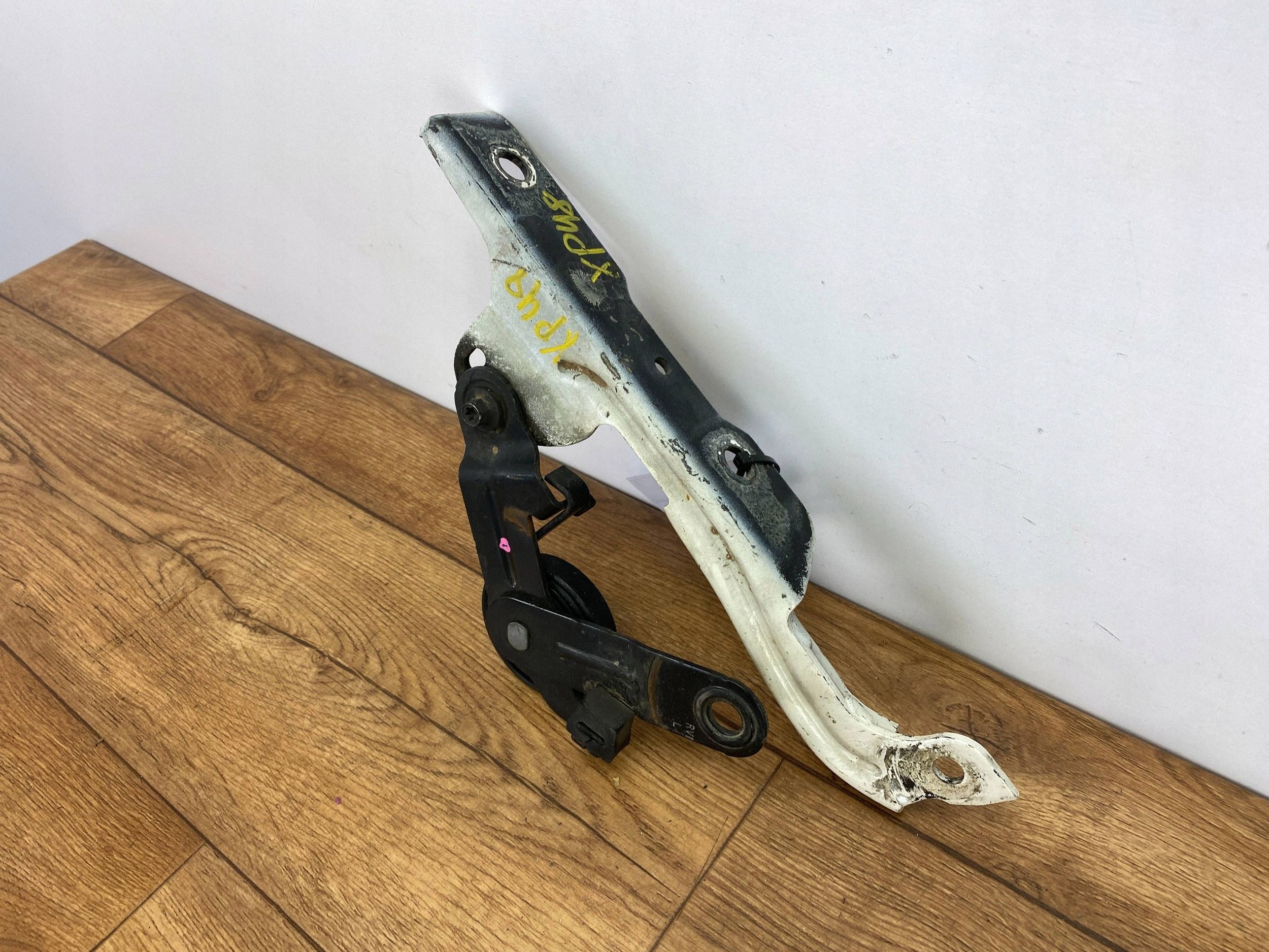 bonnet hinges left Cadillac Escalade IV 2015+