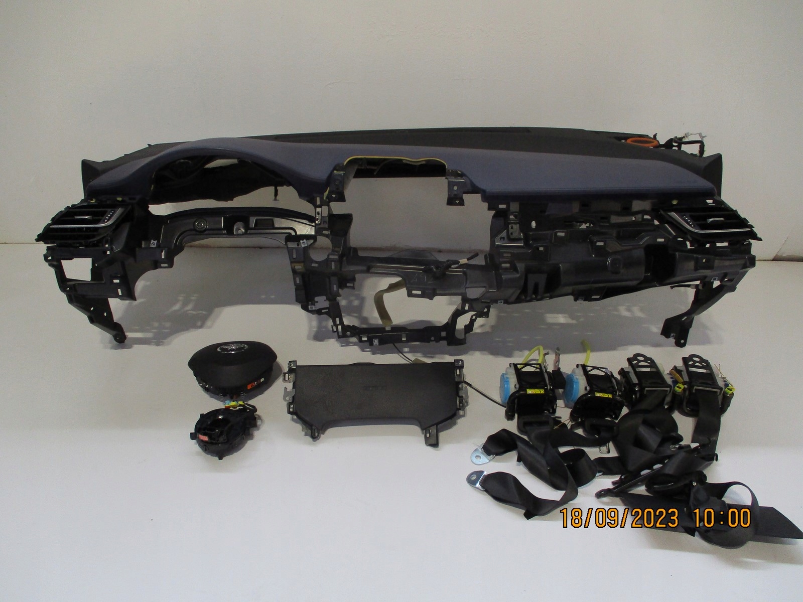 panneau d'instruments console pulpit TOYOTA CHR C-HR violet