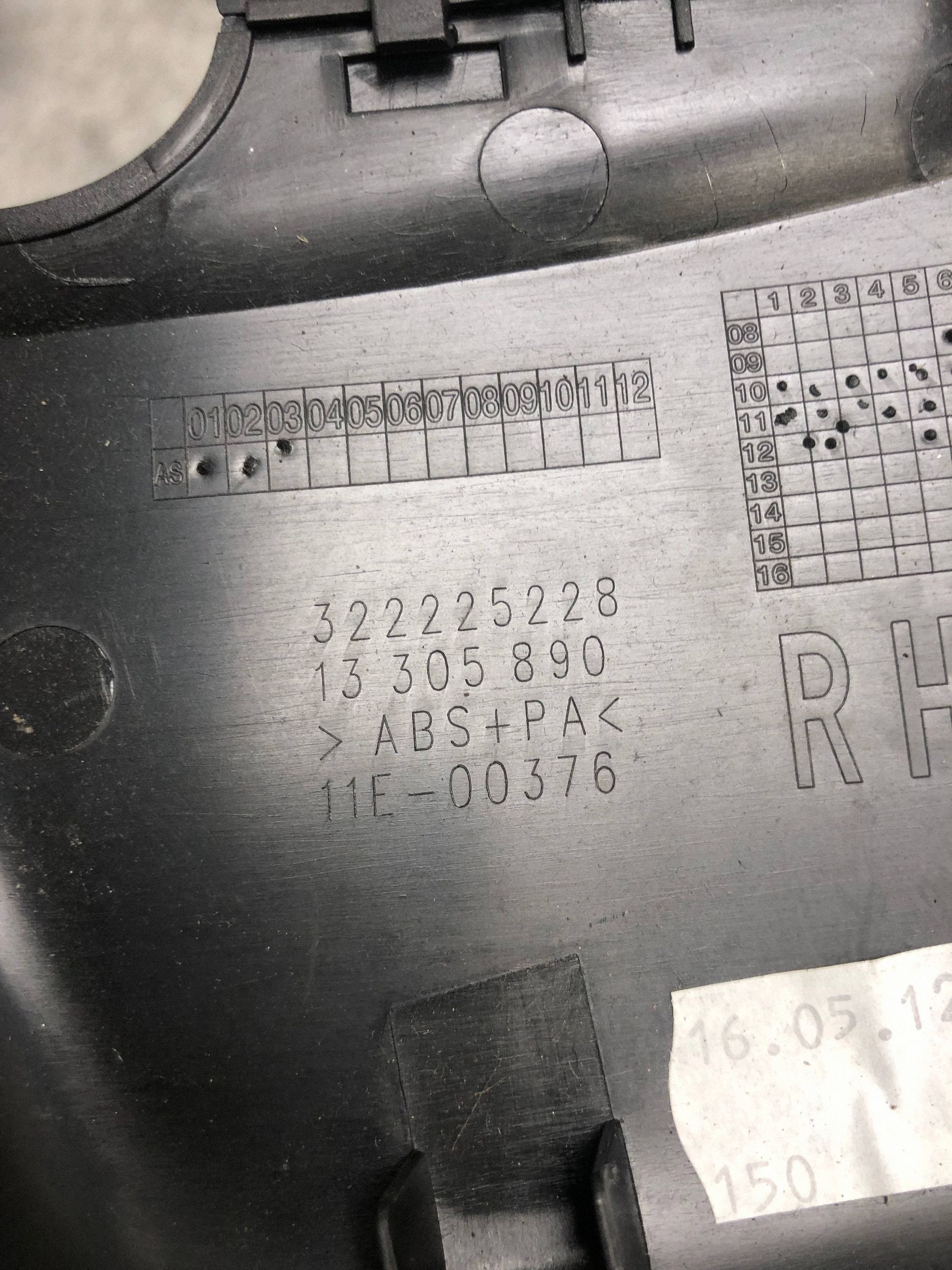 couverture rétroviseur interne OPEL ASTRA J 13305890 13305889