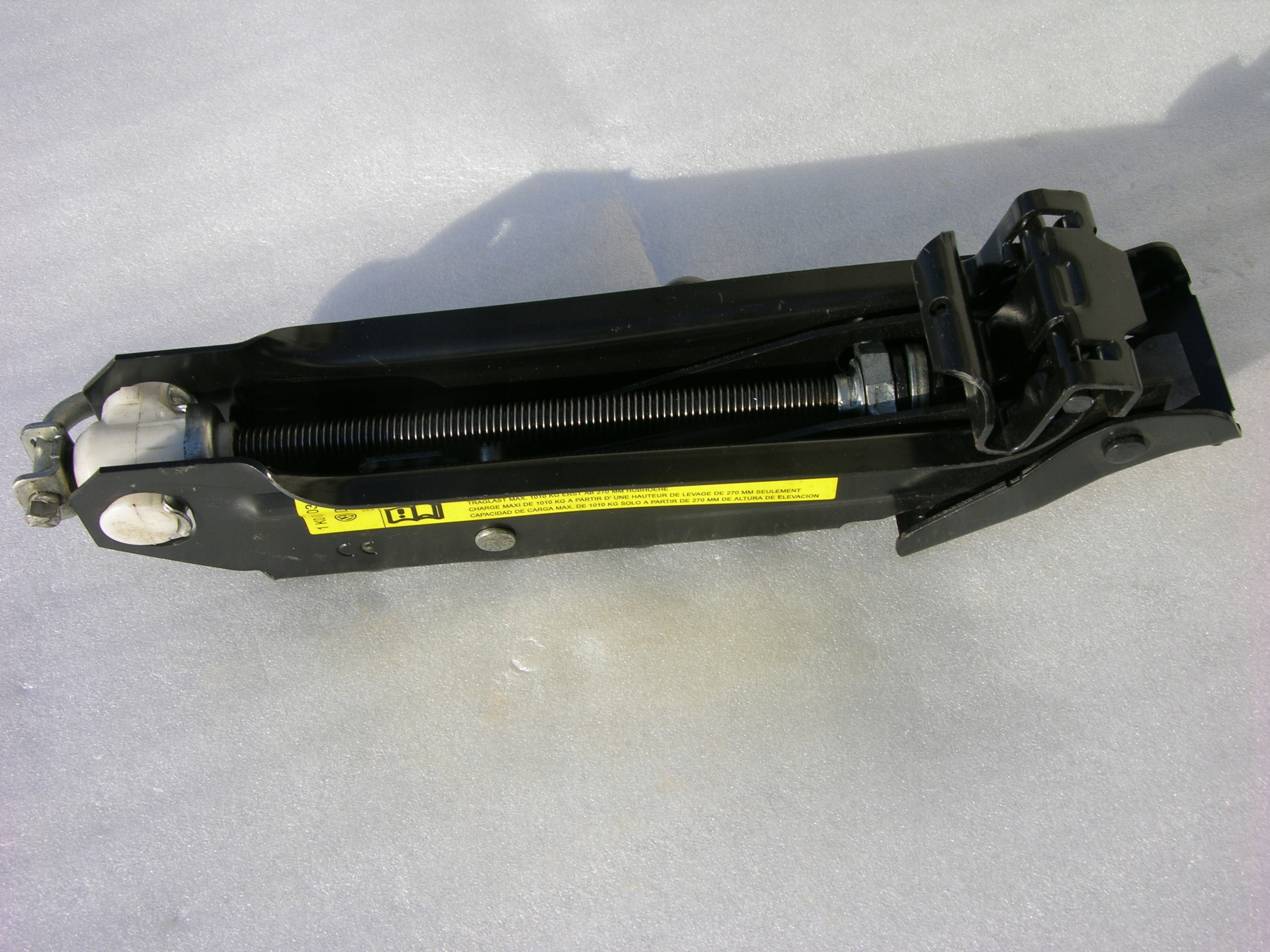 AUDI A3 VW GOLF V VI PASSAT B6 B7 SEAT LEON LEWAREK PODNOŚNIK DO AUTA Numer katalogowy części 8D0011031D