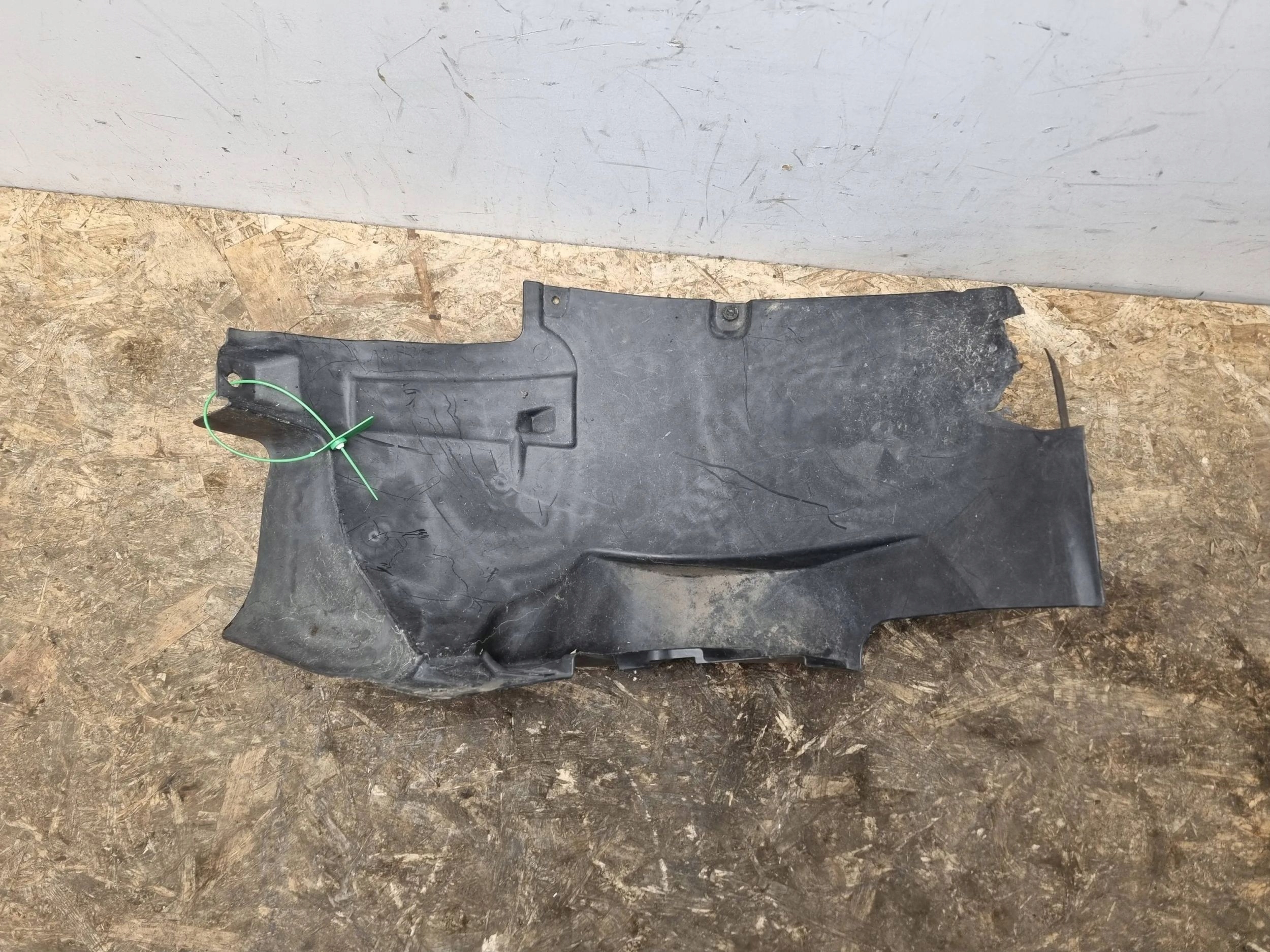 mudguard right front A1696982630 MERCEDES W169 W245