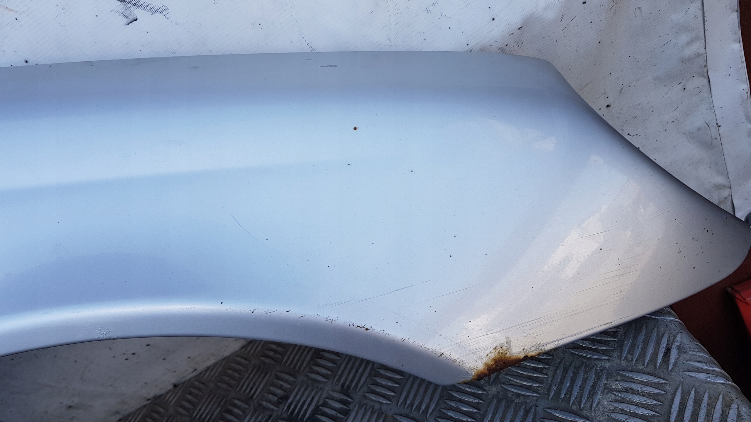 MERCEDES W203 fender right front 744 srebrny