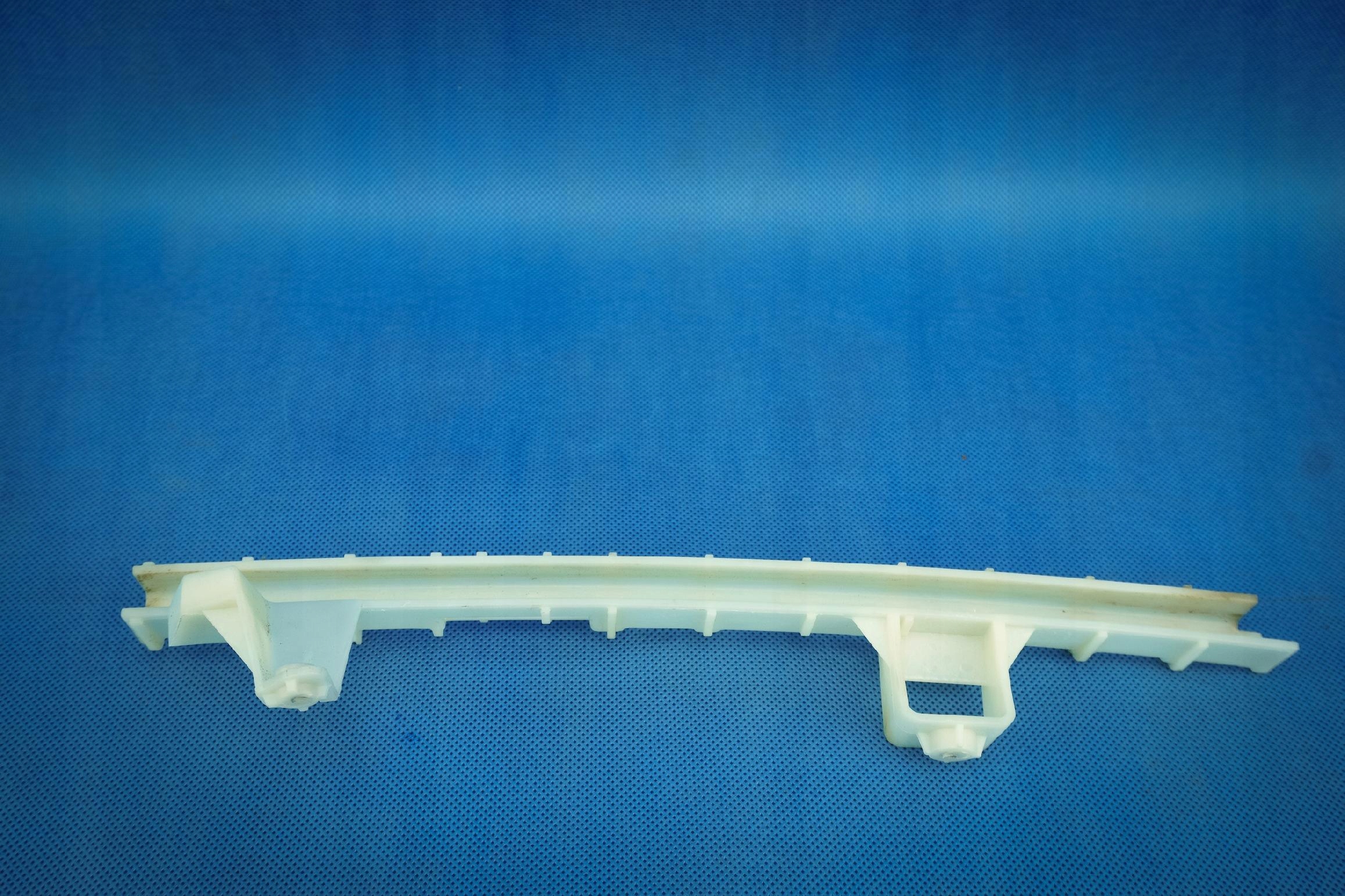 Prowadnica windows door PR rear part Audi Q5 8R0839068C