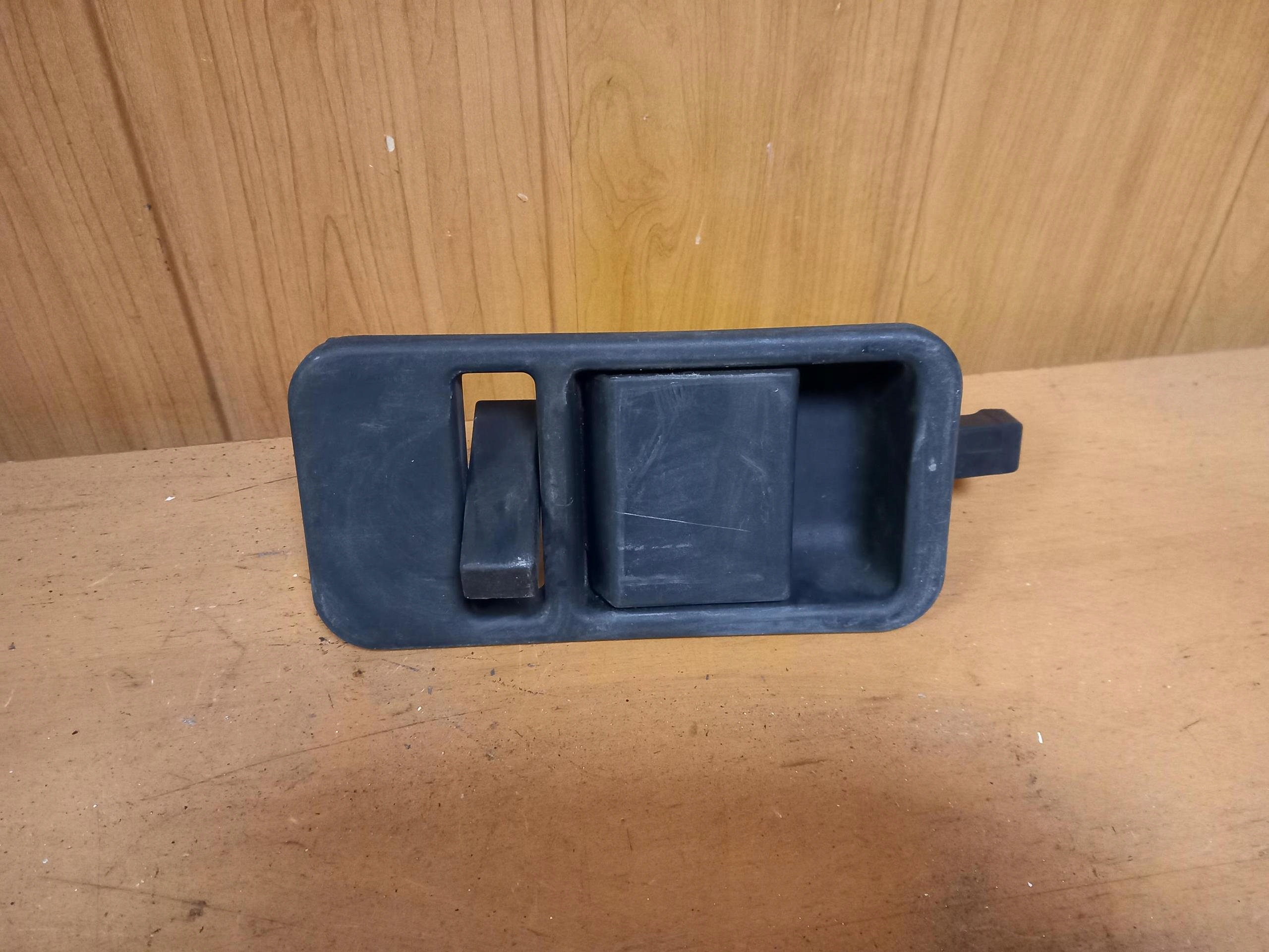 handle inner door right rear part IVECO DAILY IV POM14525 06-12