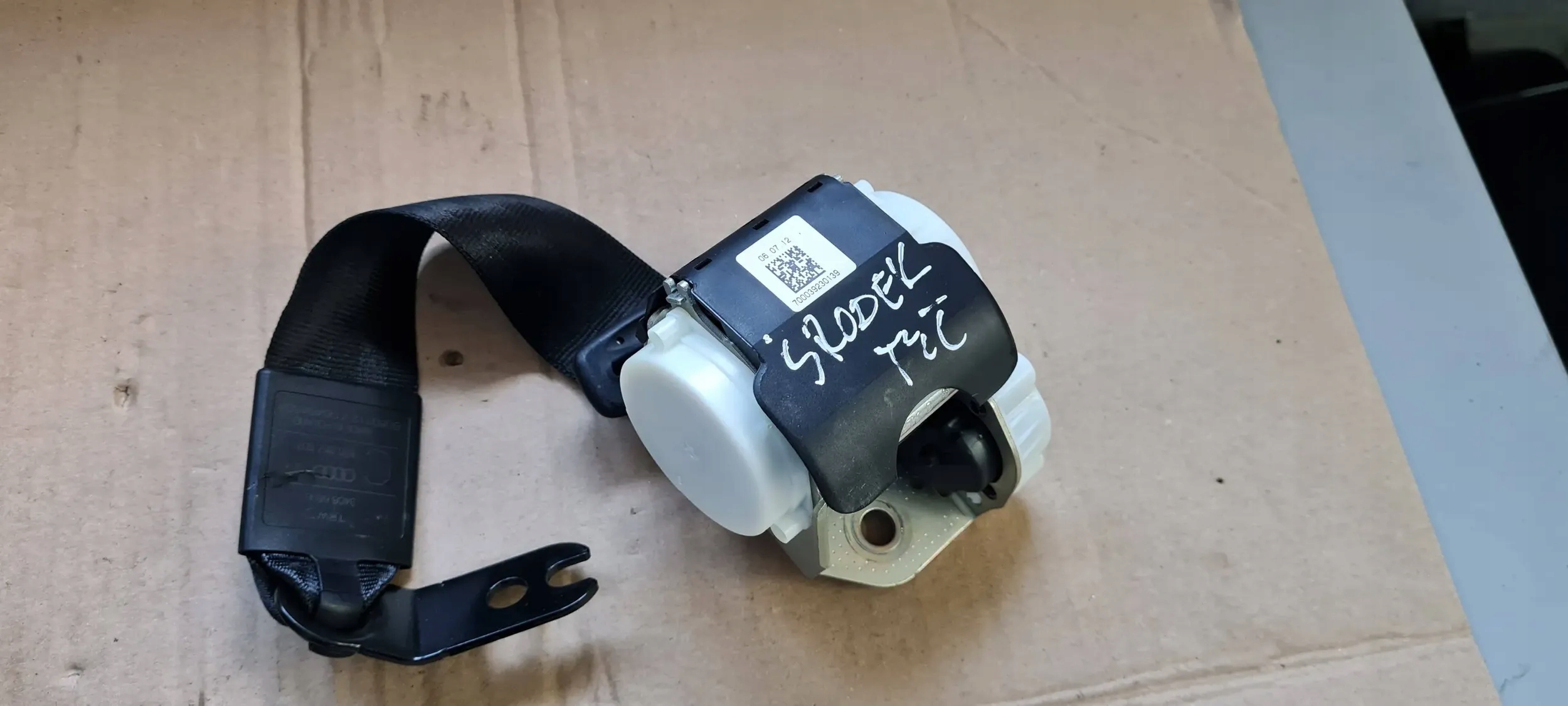 Q5 8R GURTEN SICHERHEITS MITTE HECK 8R0857807