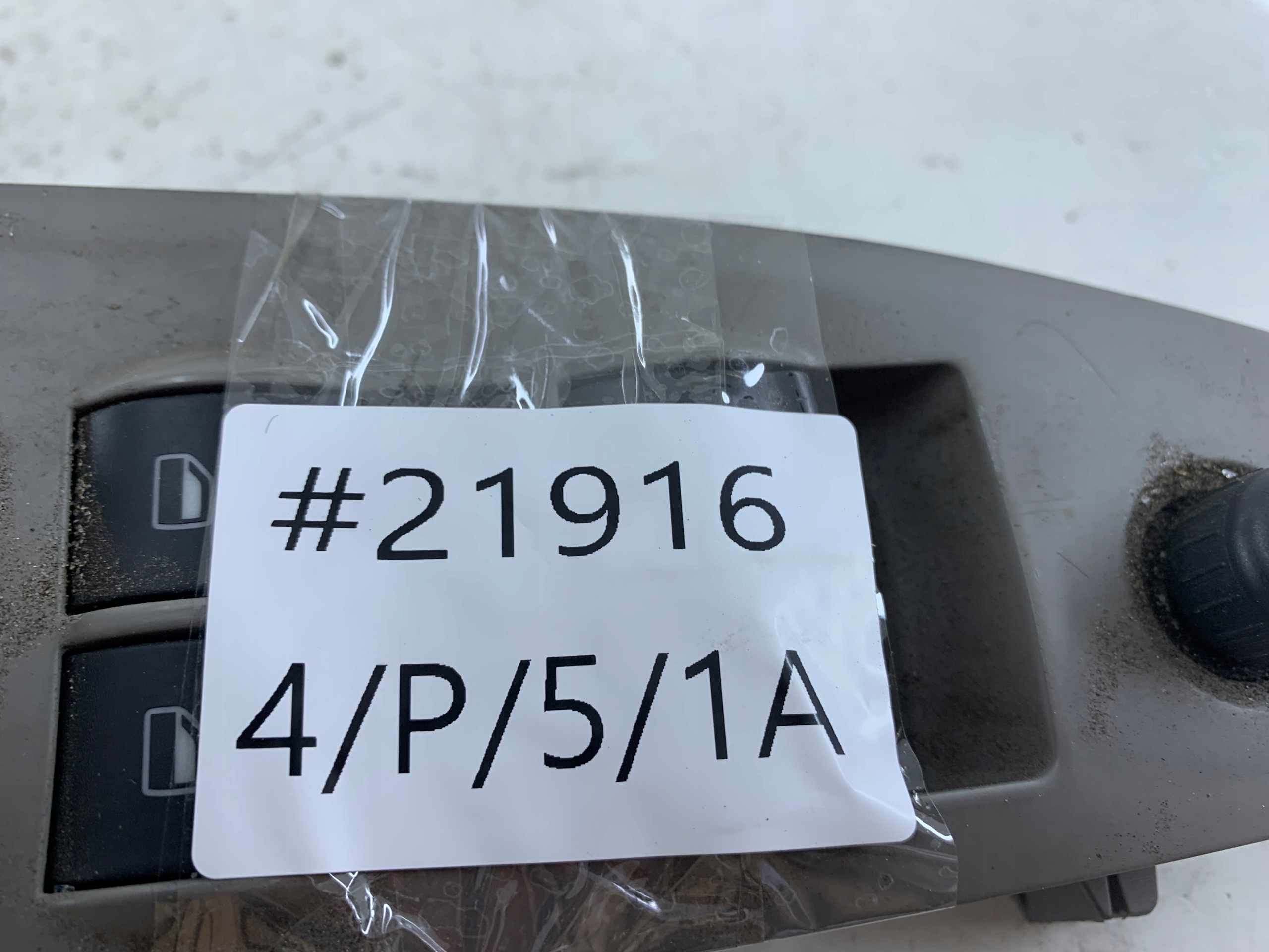 AUDI A4 B7 PANEL okna levý předek JASNY