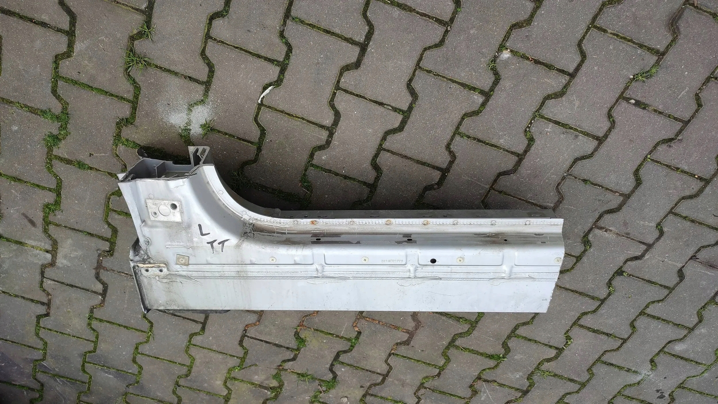 Audi TT TTS Mk2 2013 left threshold