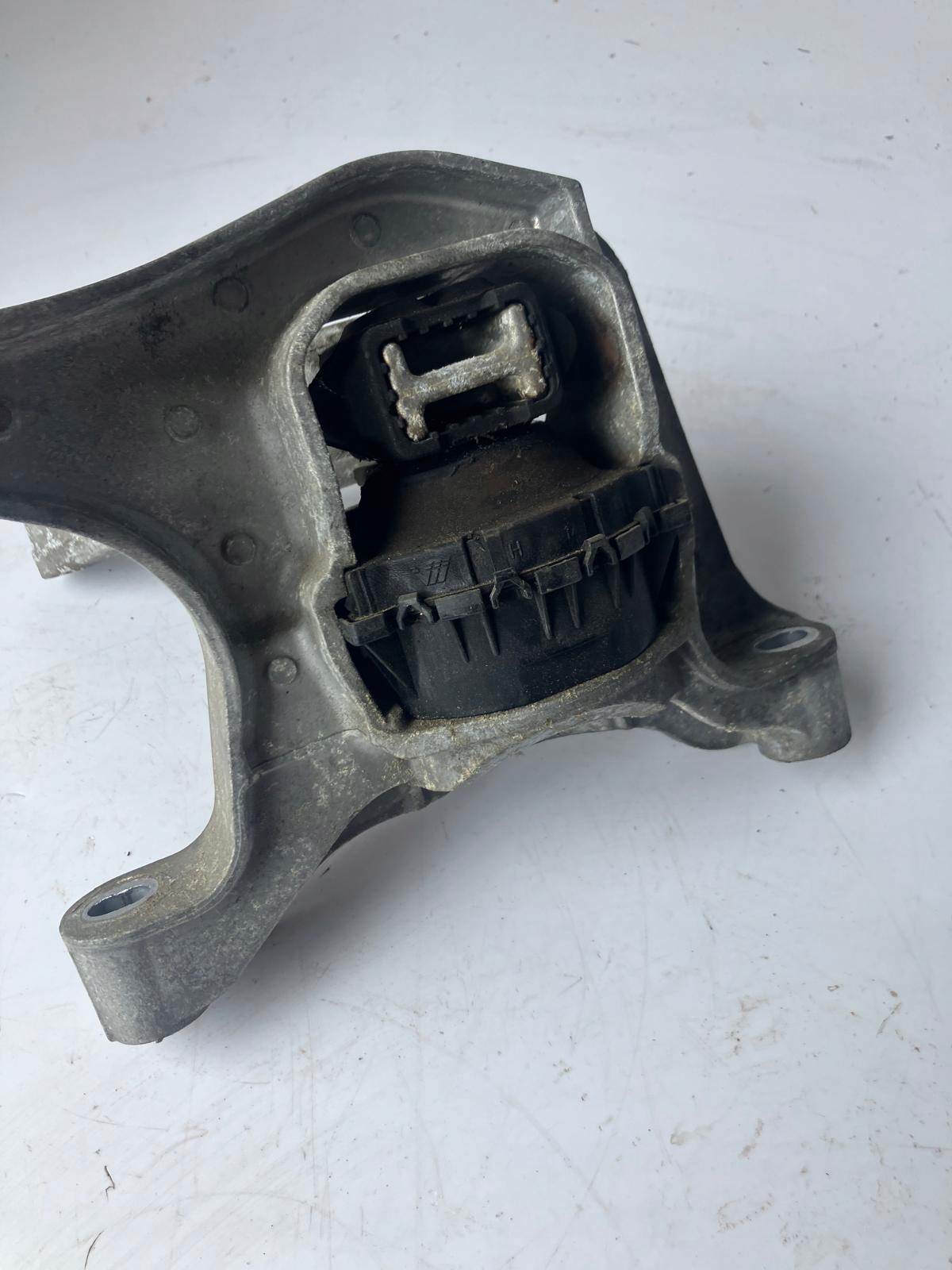holder engine mount PEUGEOT 308 T9 1.2 THP 9800895680