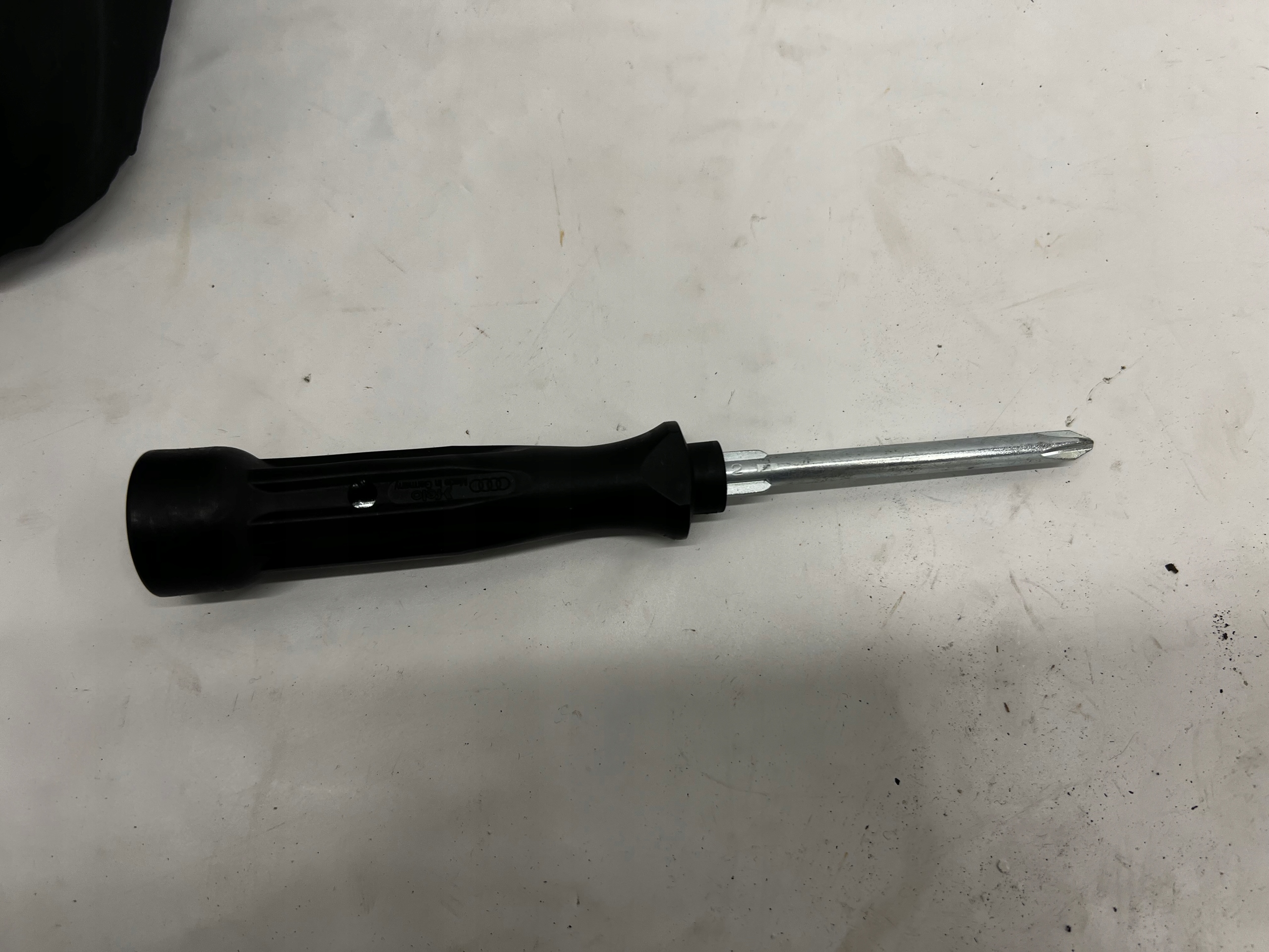 Cric Compresseur VW PASSAT B7 8D0012615C 2K0601703