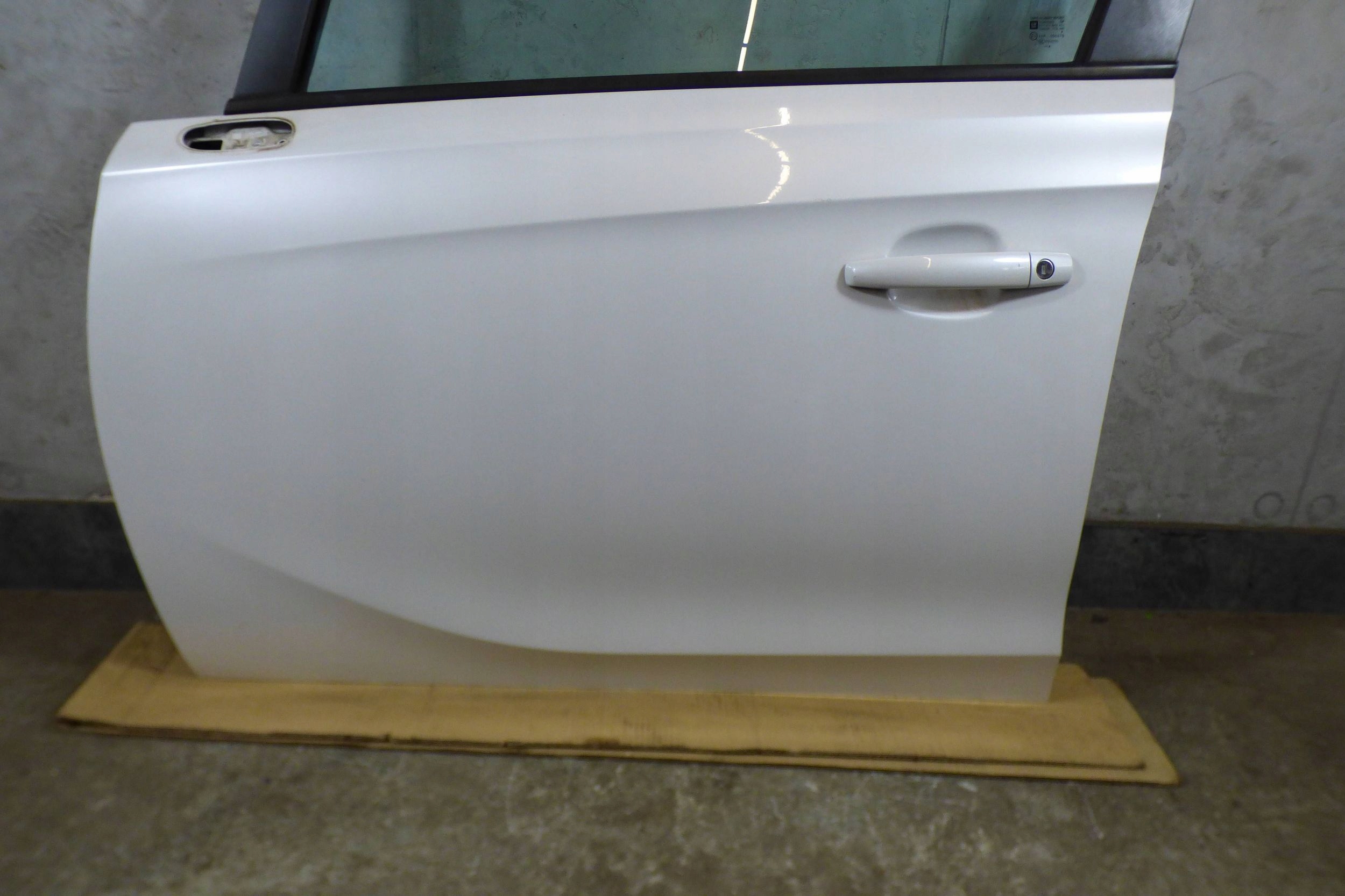 Opel Corsa E 5D door left front original LAKIER Z42A