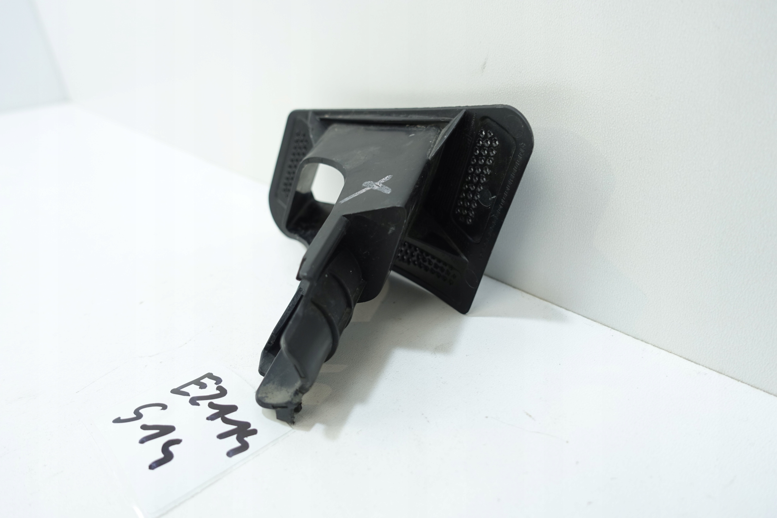Halter der Spritzdüse BMW 5111 7203884 51117203884