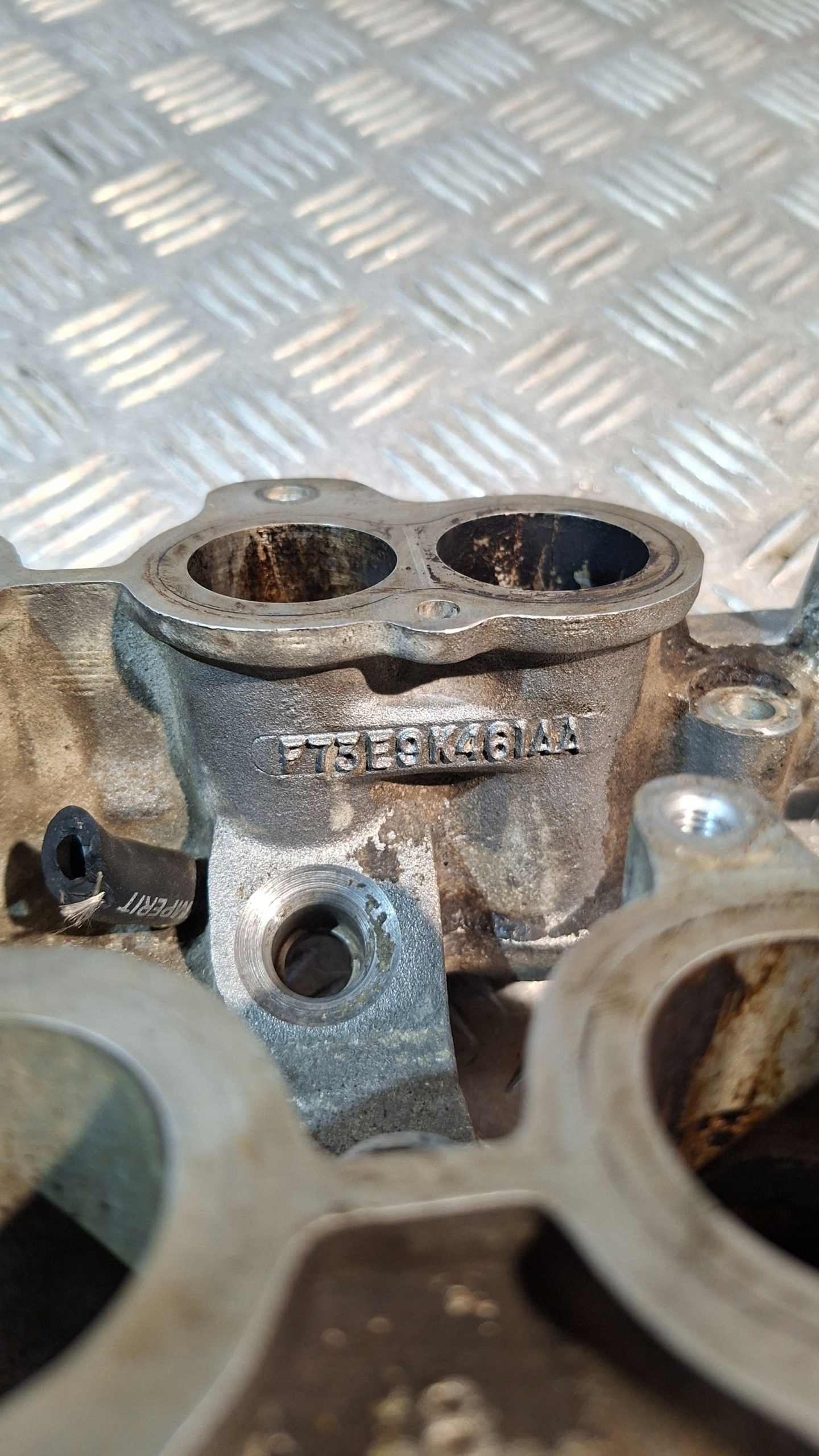 intake manifold lower FORD COUGAR 2.5 V6