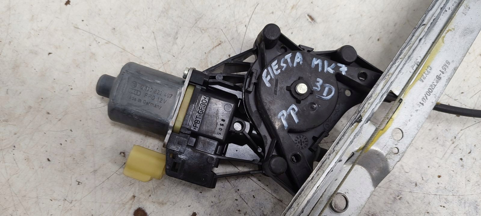window regulator right front mechanism Ford Fiesta MK7 3D H9