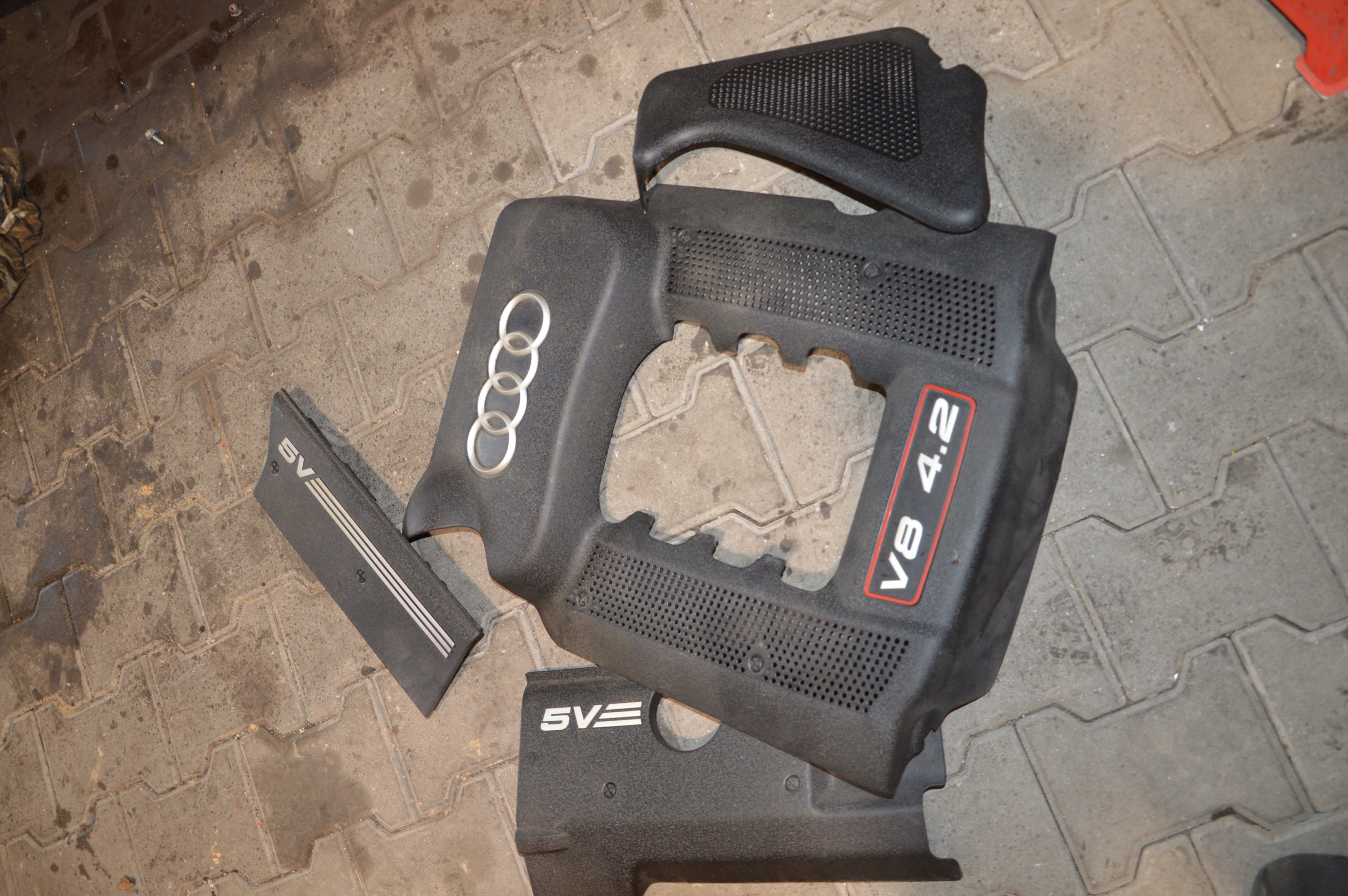 Audi S6 C5 Щитки Двигуна 4.2 V8