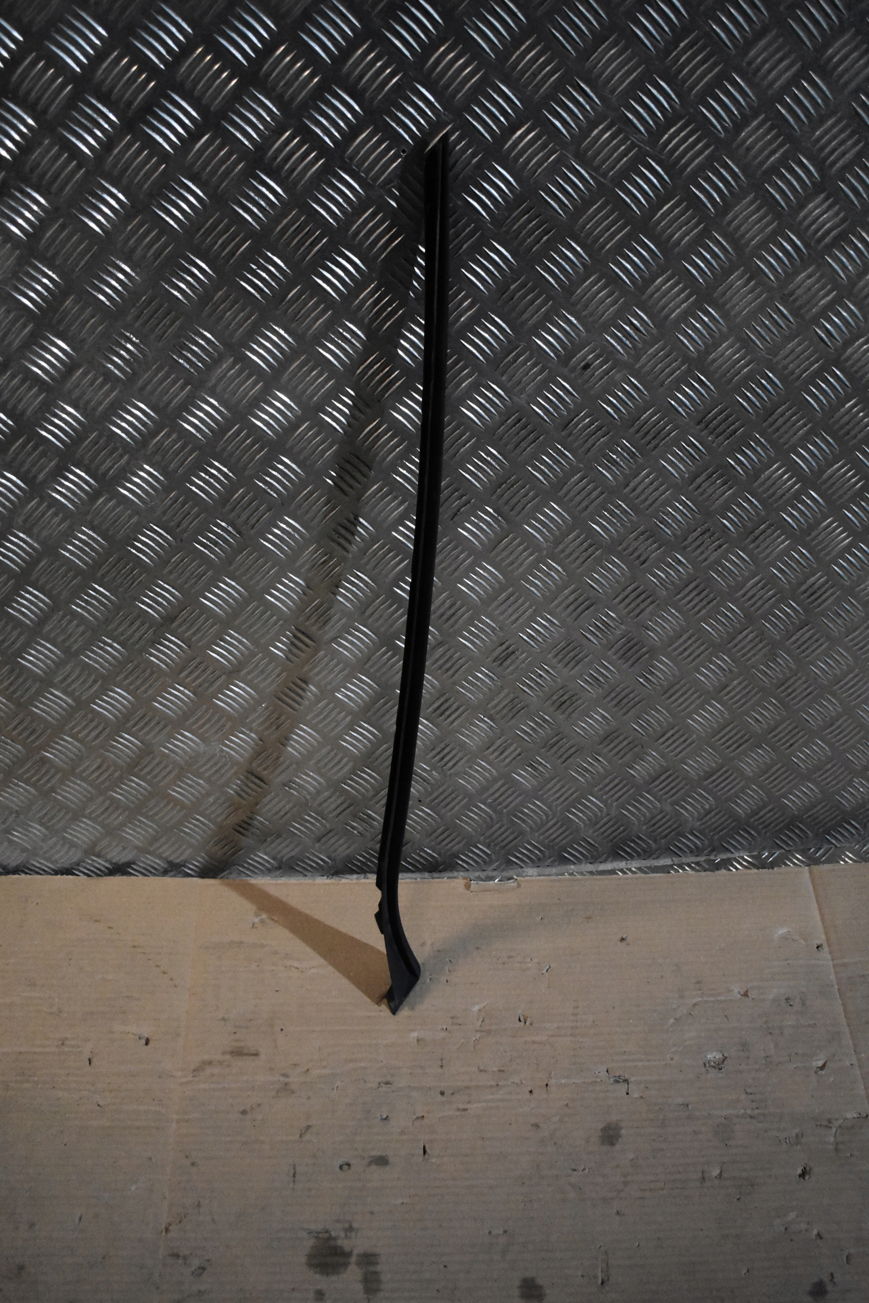 IDEALNA moulding windows left front AUDI E-TRON 1