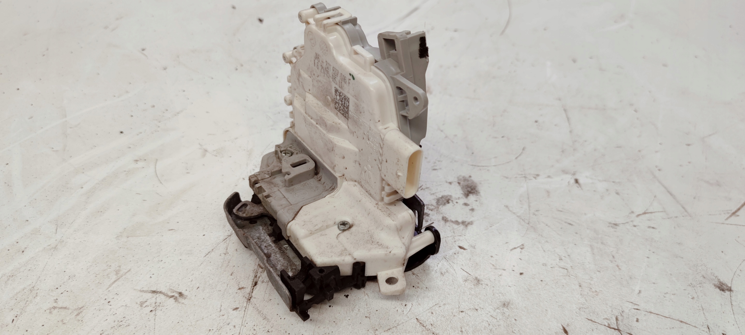 lock door right front AUDI A4 A5 Q5 8J1837016F