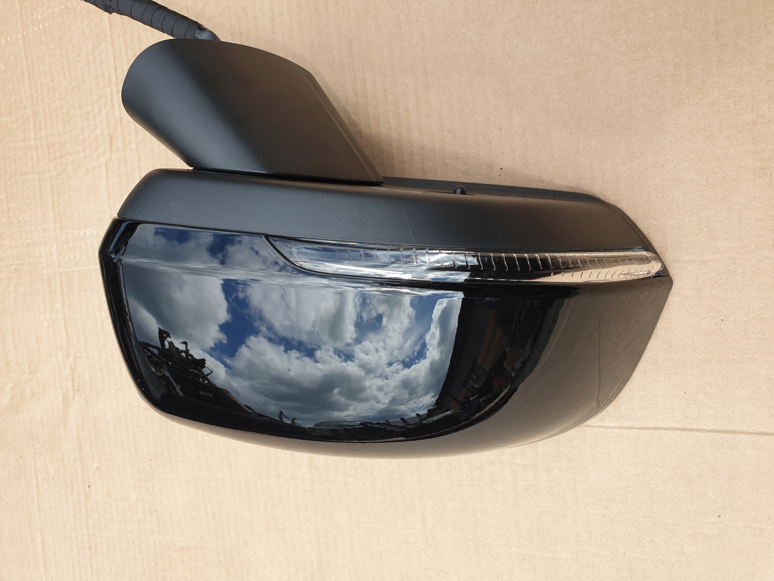 LUSTERKO PRAWE VOLVO XC40 XC-40 OE UK KOMPLETNE Kolor czarny