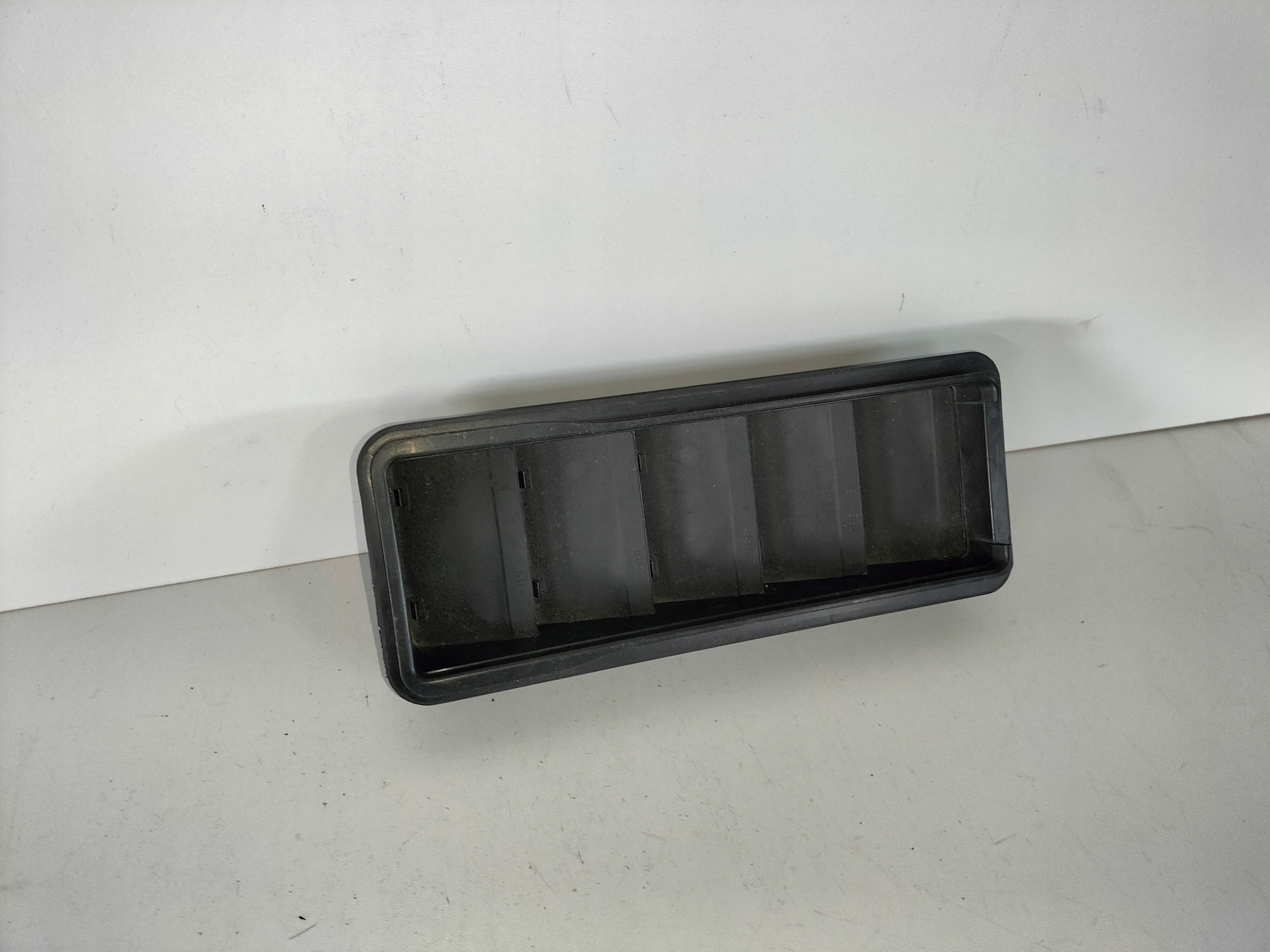 grid wentylacyjna boot JAGUAR XE X760 15