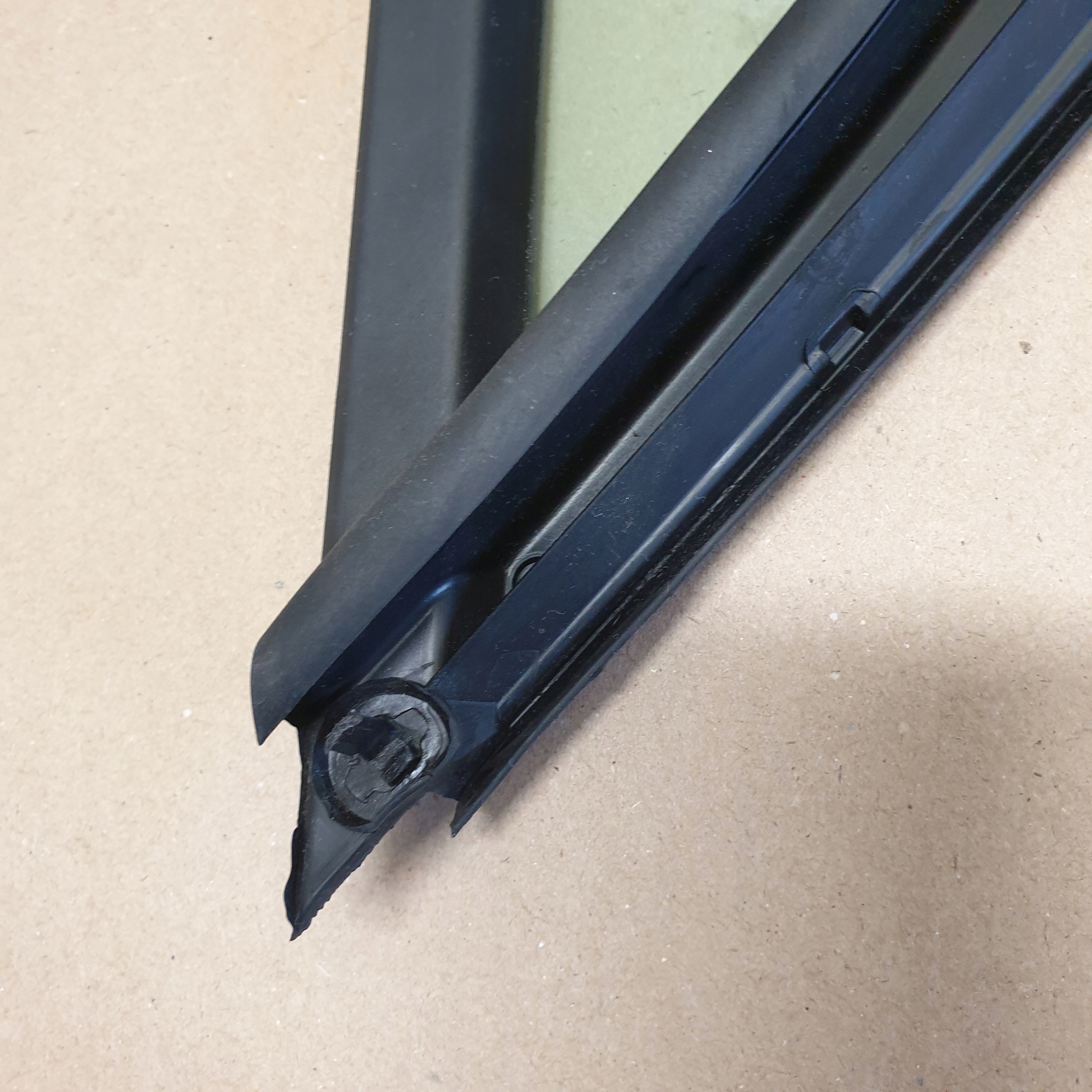 window Z door TROJKAT right front VW PASSAT B8 3G OE