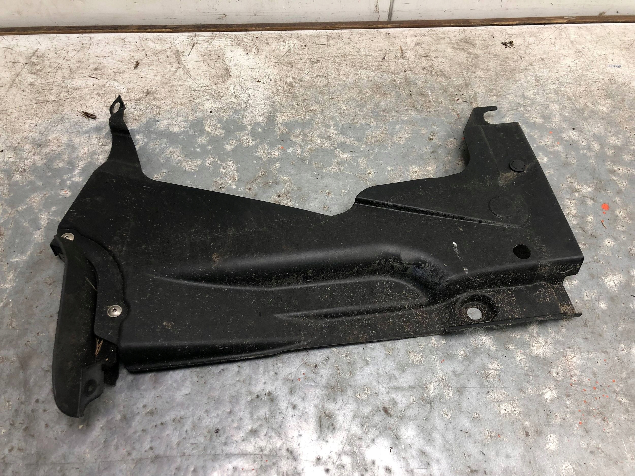 cover chassis left rear part AUDI A4 B7 8E0825215AN