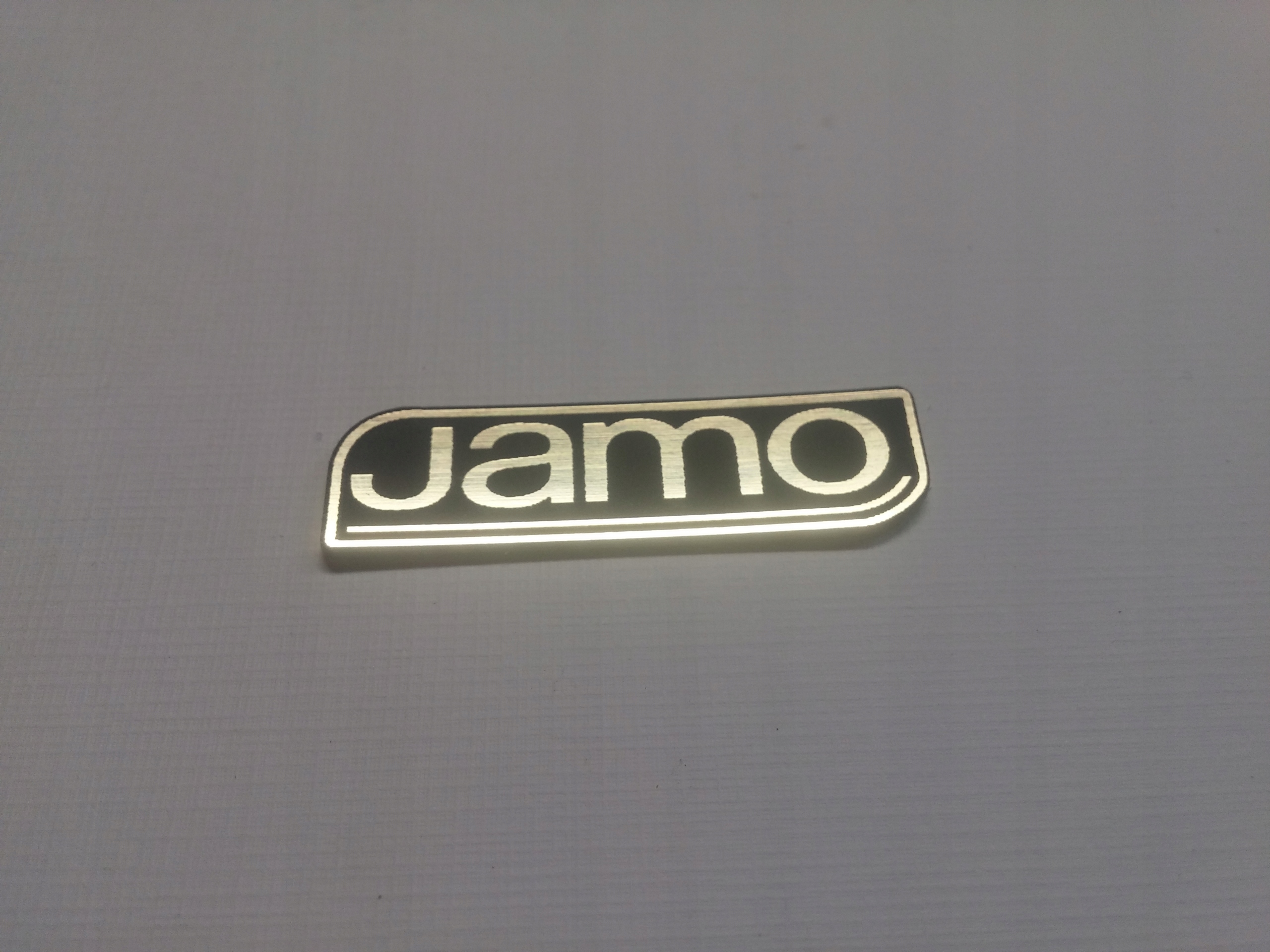 

Jamo naklejka emblemat 32 x 10 mm *złota