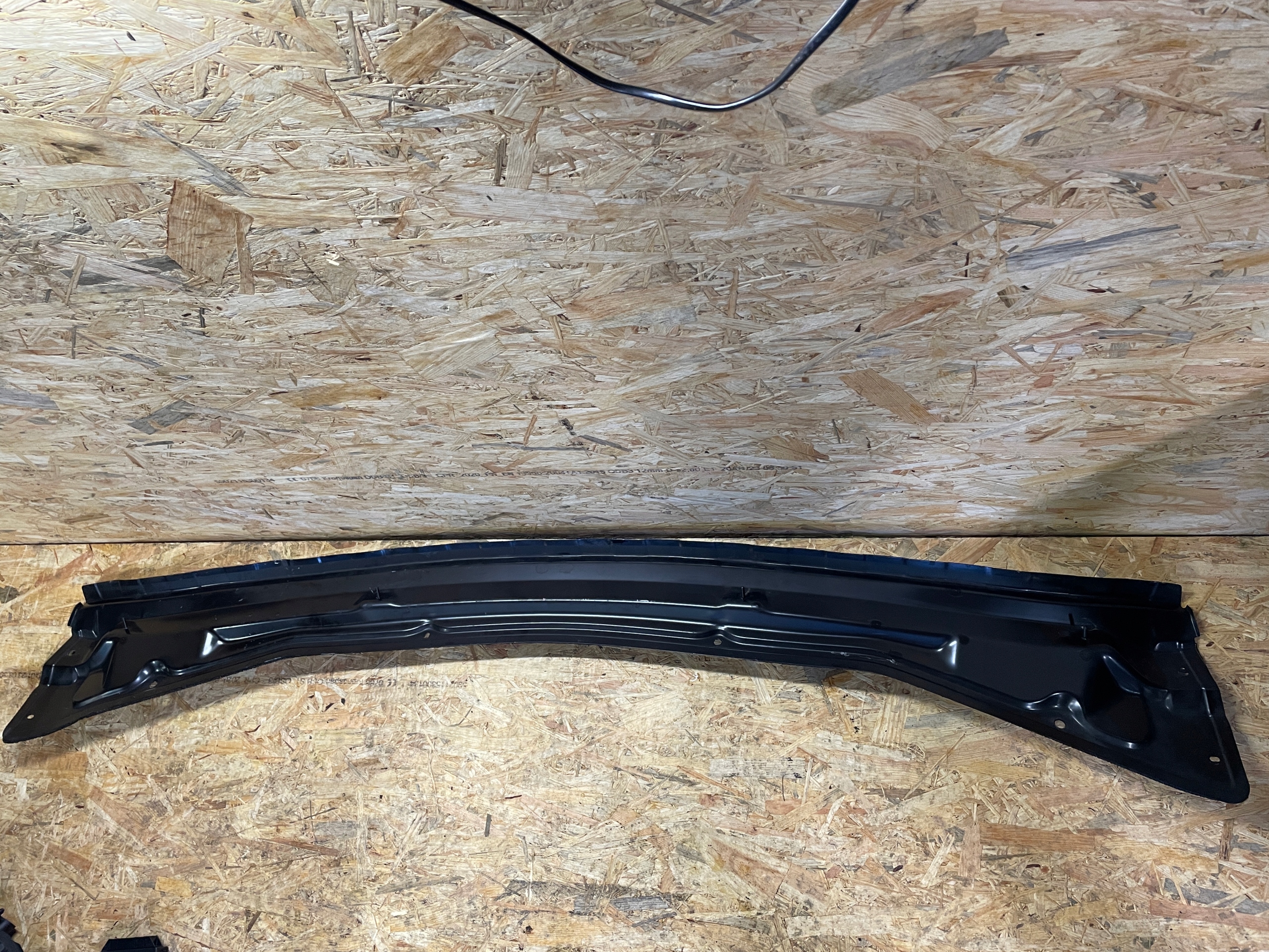 PODSZYBIE DOLNE RENAULT MASTER III 368570496R