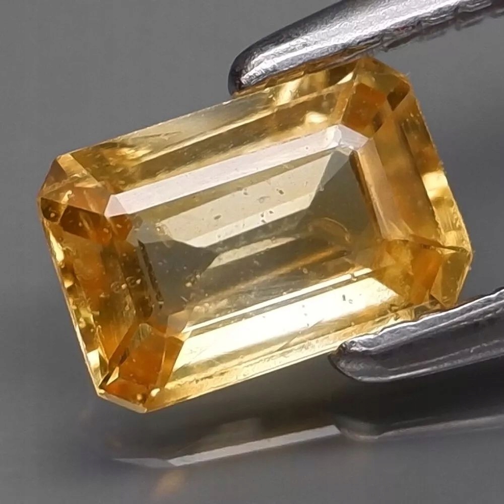 Safír 0.68ct Žlutý Emerald eCertifikát Wbd