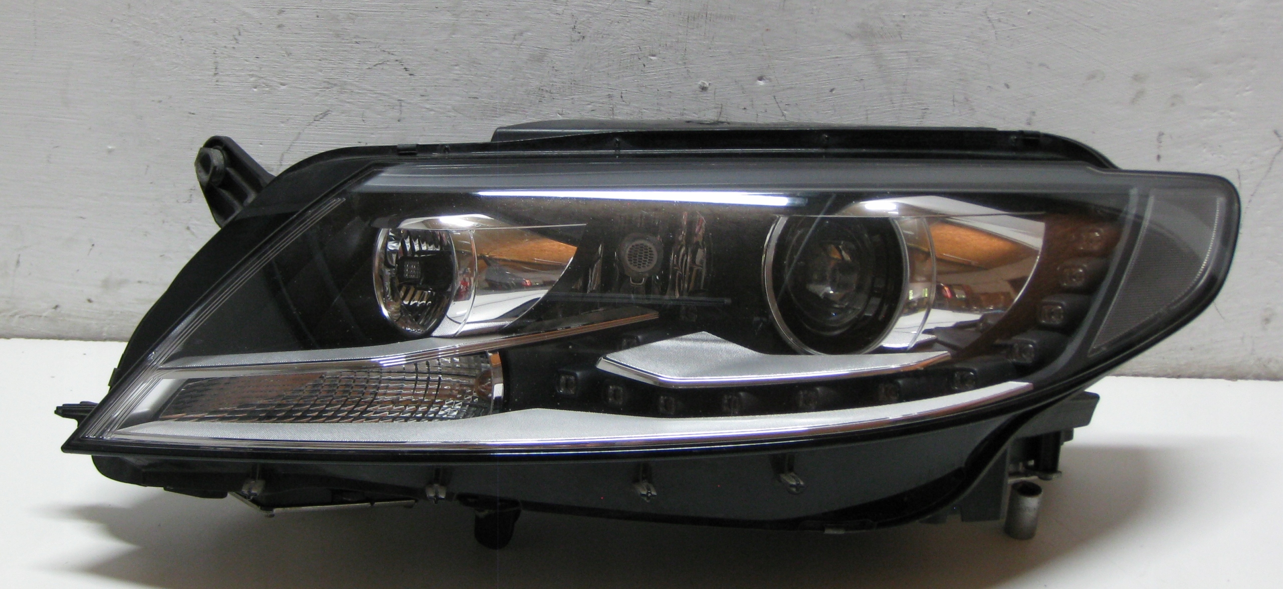 VW Passat CC 13R light left front XENON EU