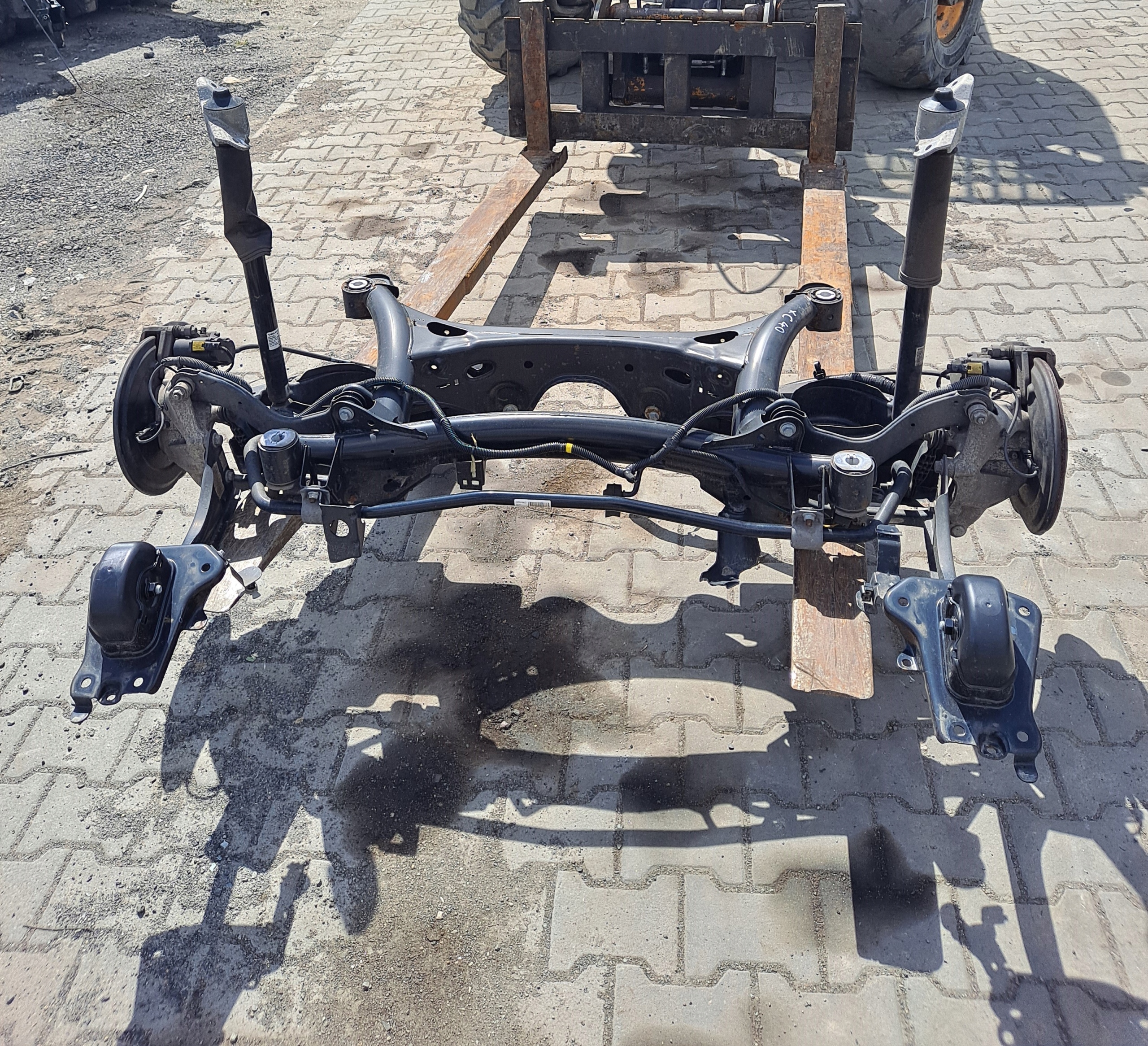 ZAWIESZENIE BELKA SANKI ŁAWA TYŁ 2WD VOLVO XC40