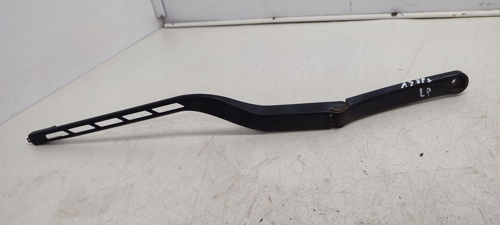 wiper arm left Audi A3 8P LIFT