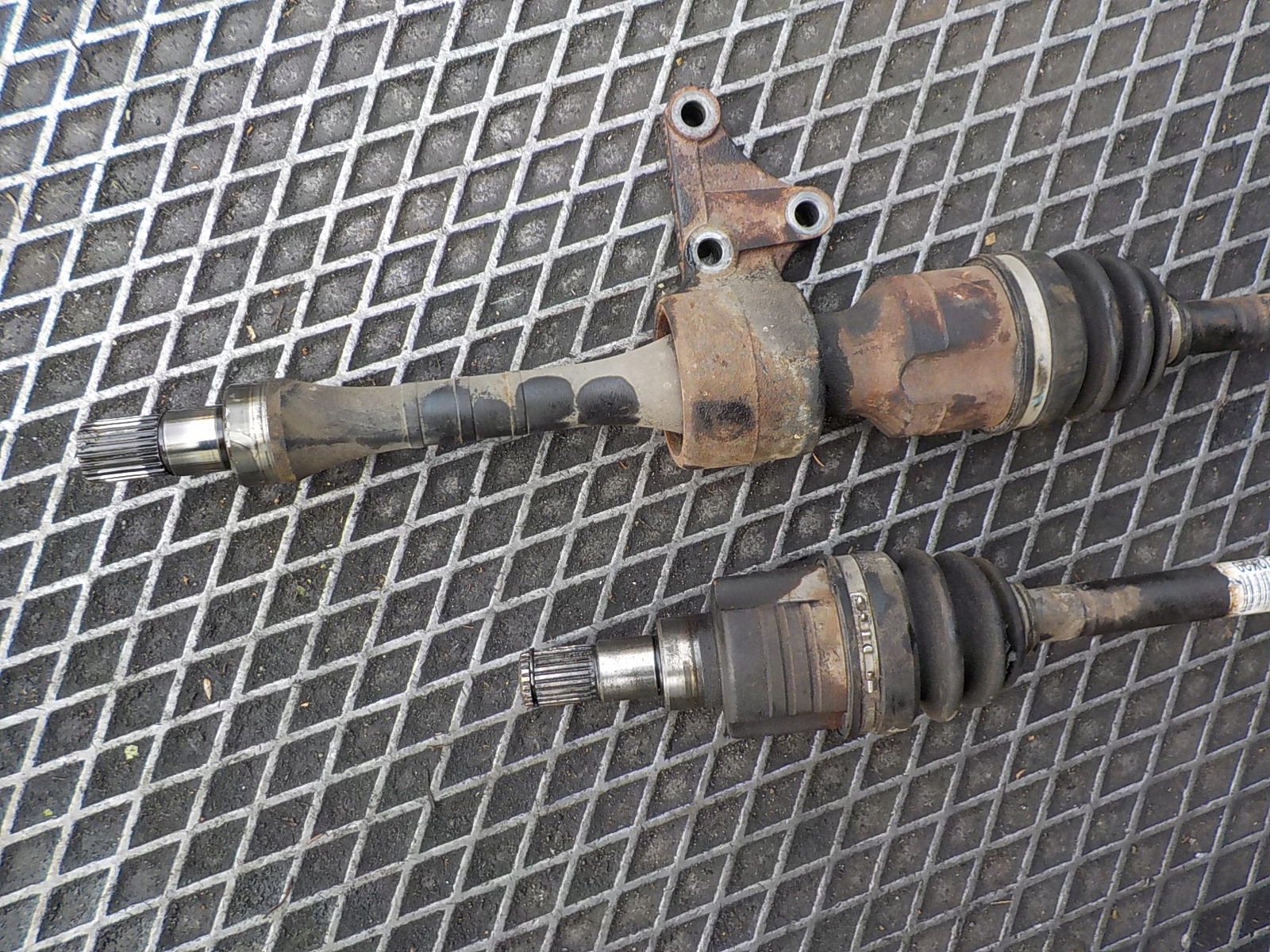 SUZUKI SWIFT MK6 1.5 B semi-axis left short. 44102-72K20