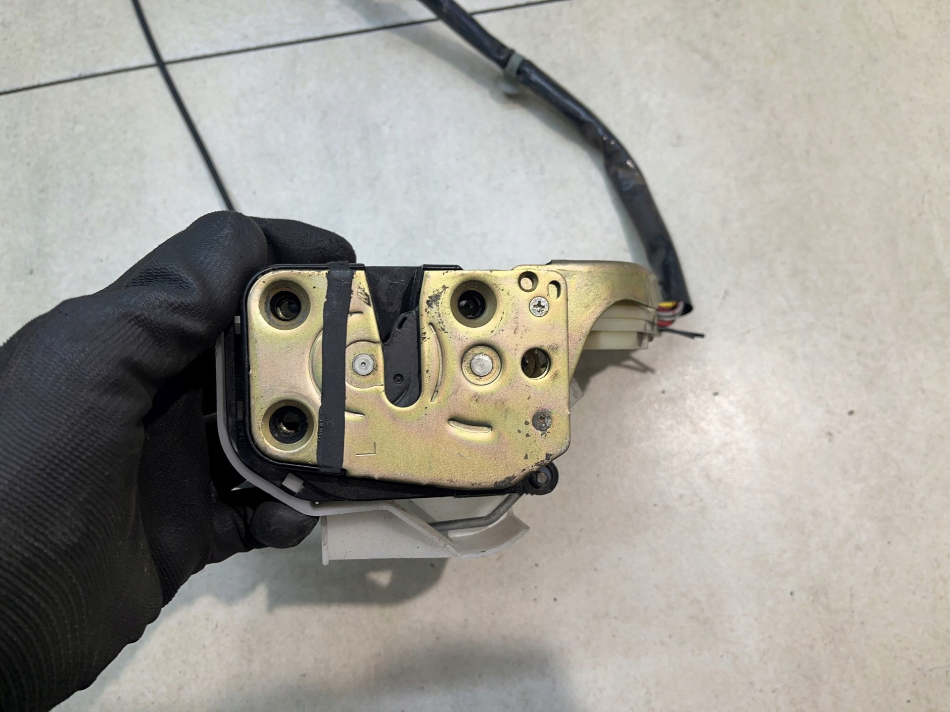 lock door left front MAZDA MPV 2.0 D