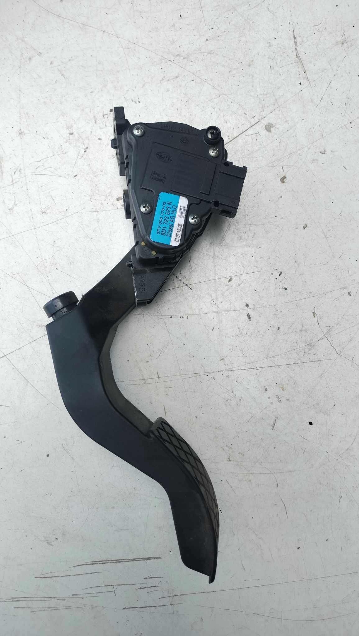 педаль газа с Audi A6 C5 4D1723523N