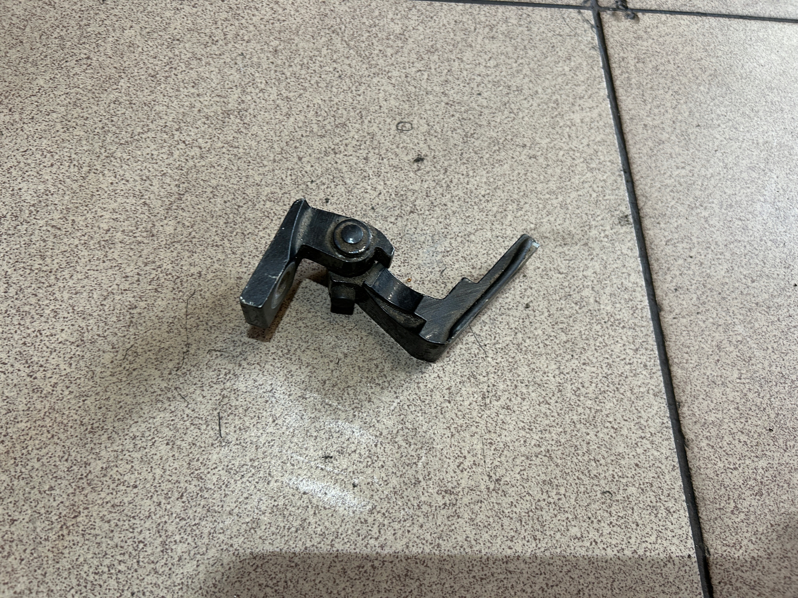 ZAWIAS GÓRNY DRZWI LEWY PRZÓD AUDI A6 C5 Producent części Audi OE