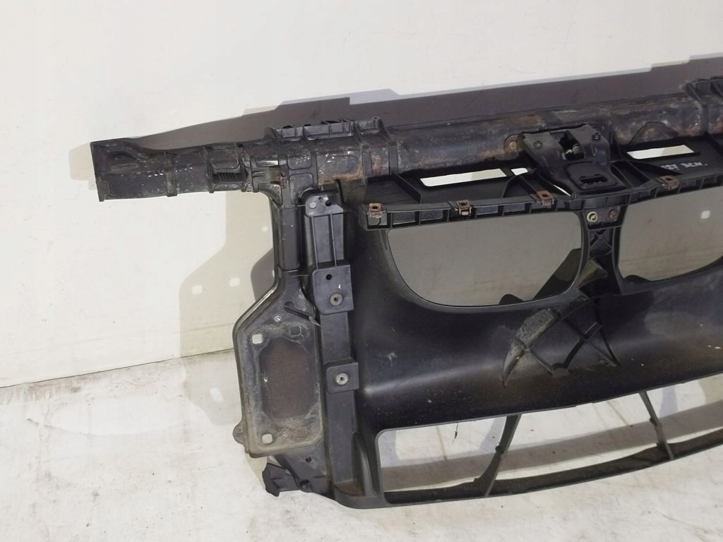 BMW 1 E87 pillar iron support panel for radiators